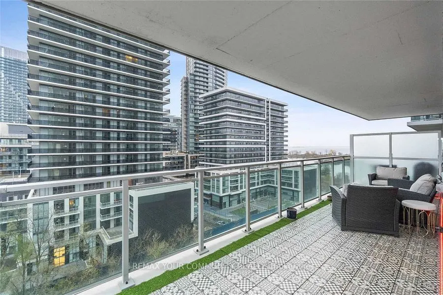 33 Shore Breeze Drive #804