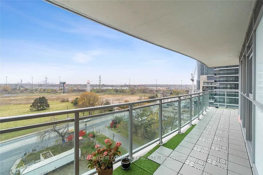 33 Shore Breeze Drive #804