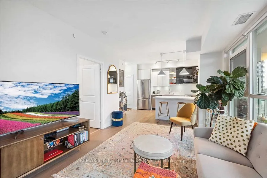 33 Shore Breeze Drive #804