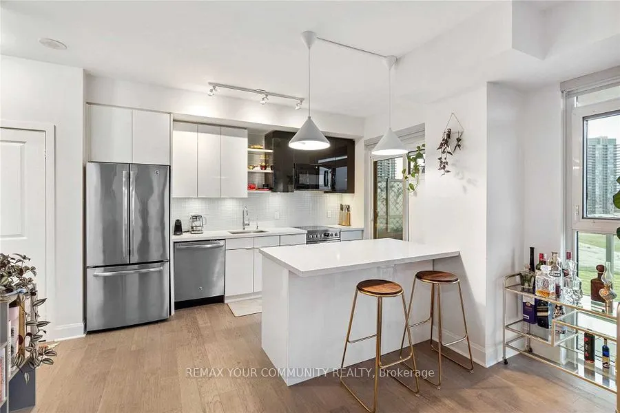 33 Shore Breeze Drive #804