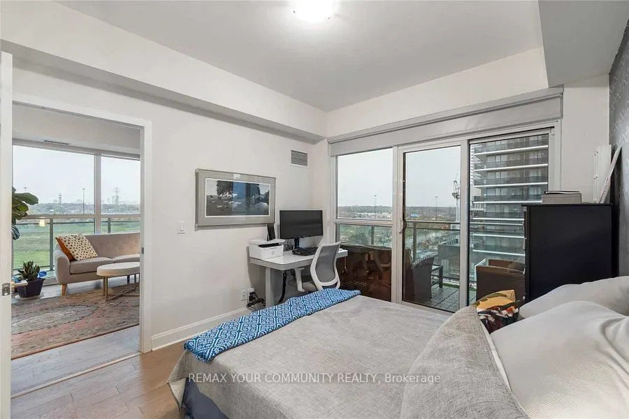 33 Shore Breeze Drive #804