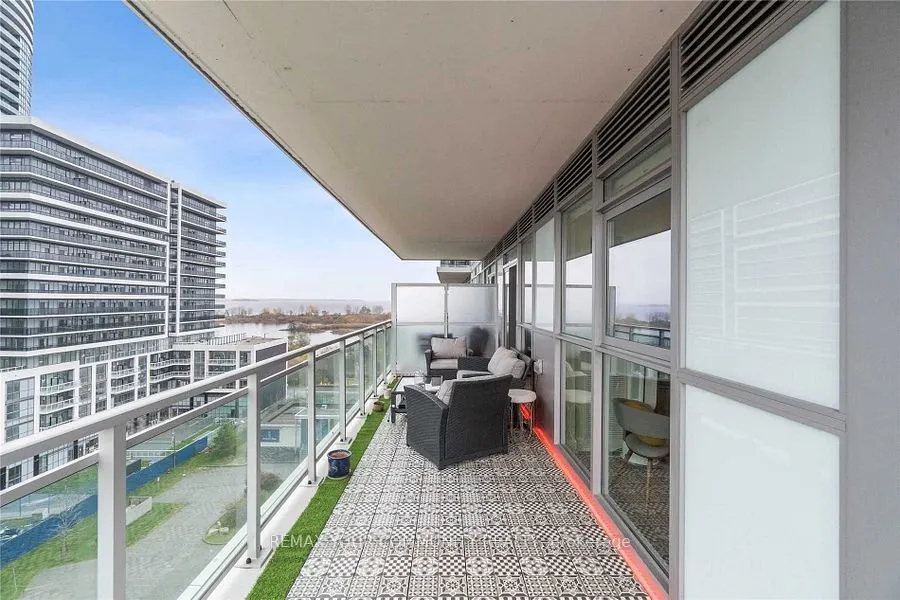 33 Shore Breeze Drive #804