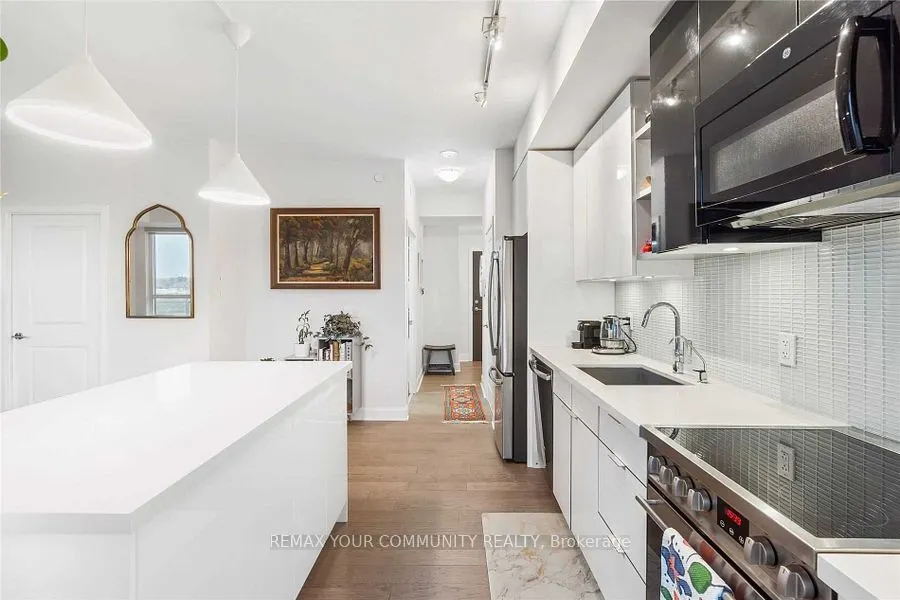 33 Shore Breeze Drive #804