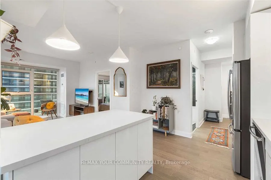 33 Shore Breeze Drive #804