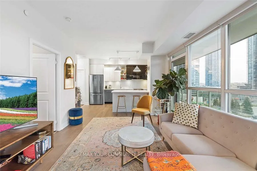 33 Shore Breeze Drive #804