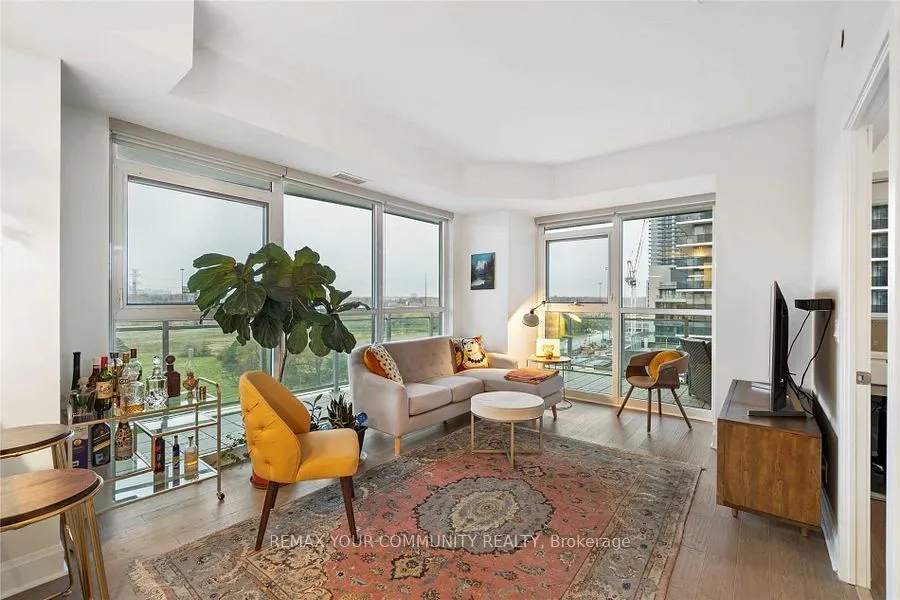 33 Shore Breeze Drive #804
