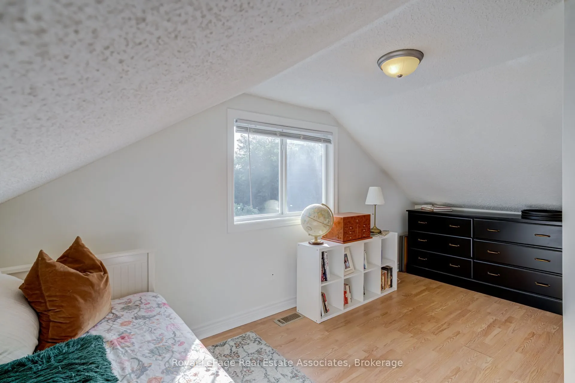 889 Third Street