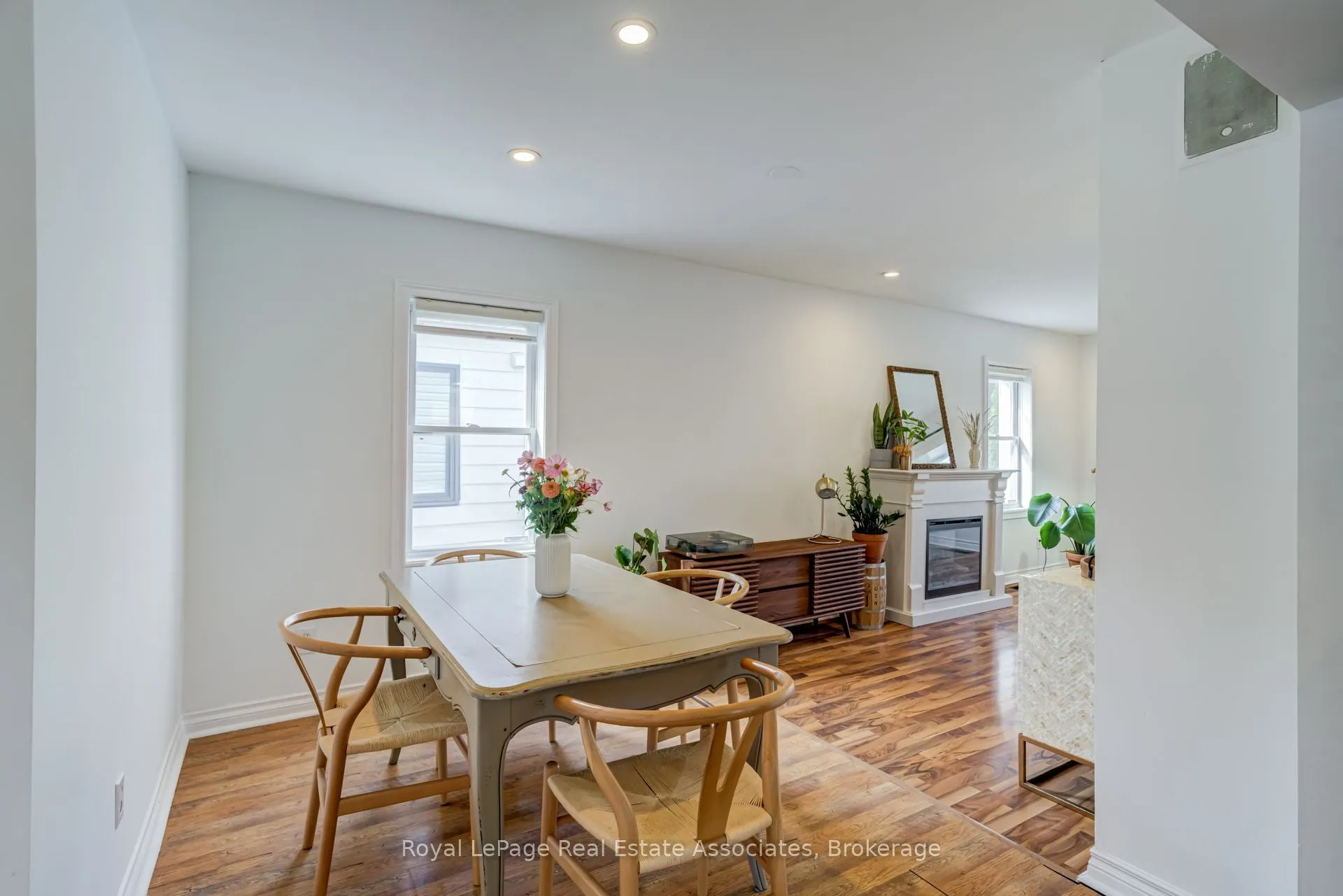 889 Third Street