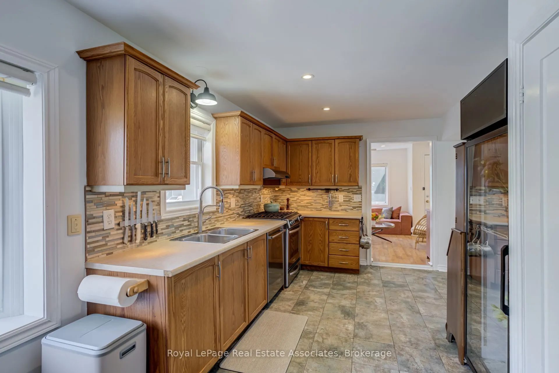 889 Third Street