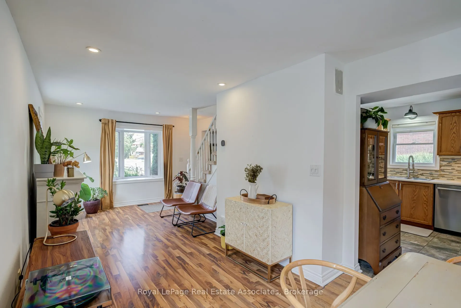 889 Third Street