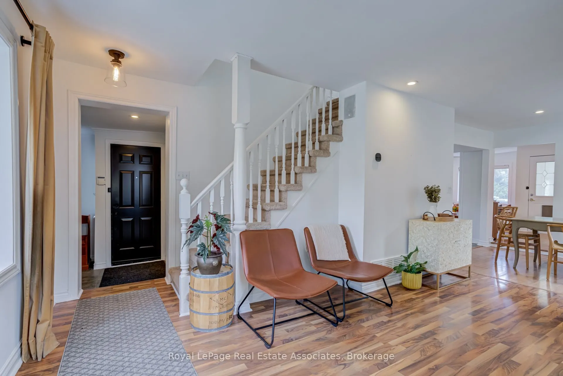 889 Third Street