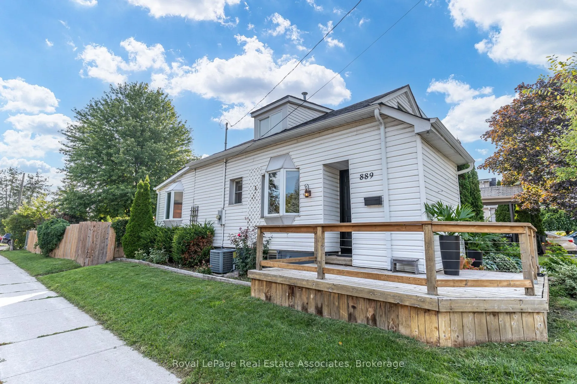 889 Third Street