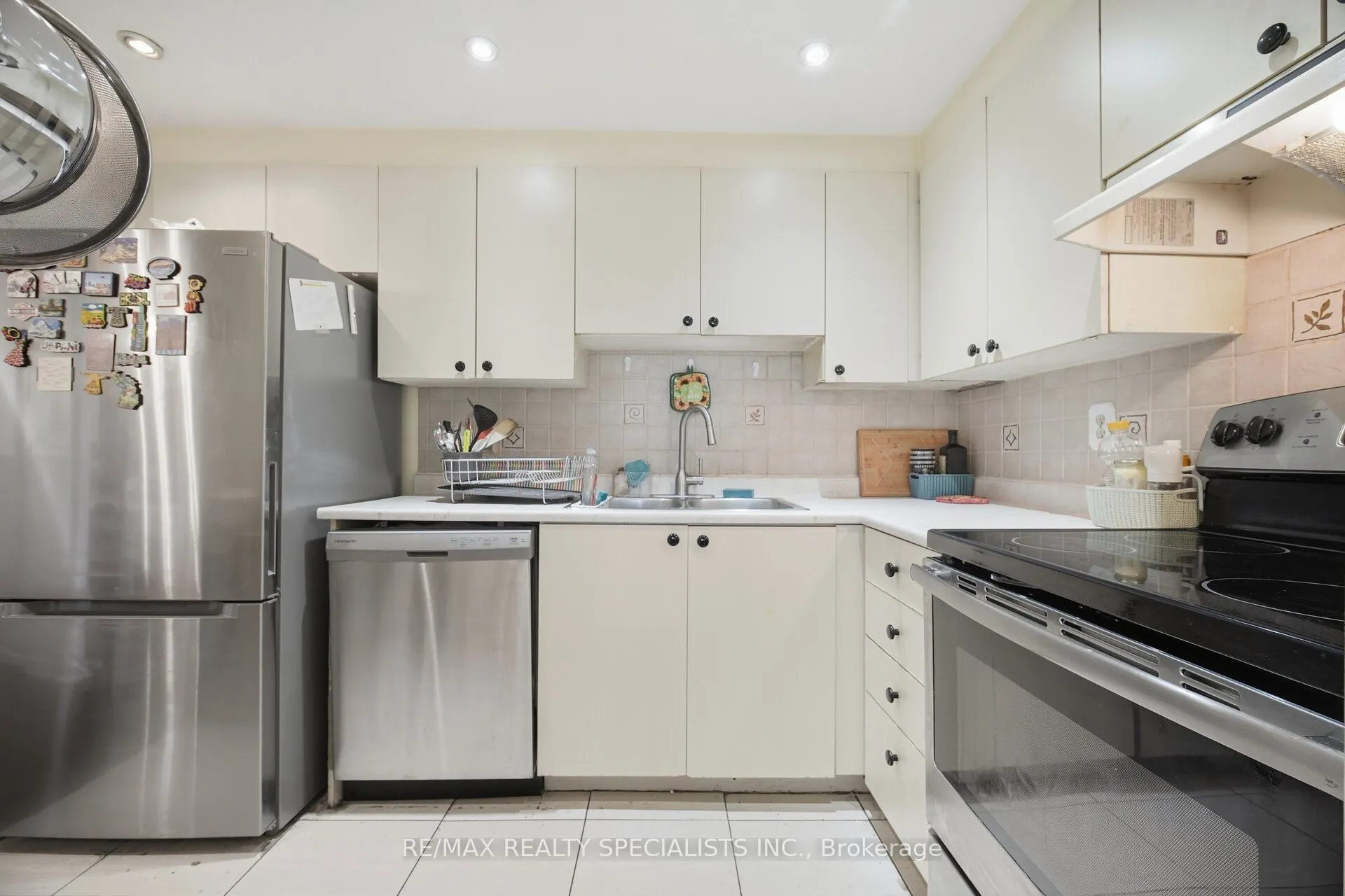 145 Hillcrest Avenue #813