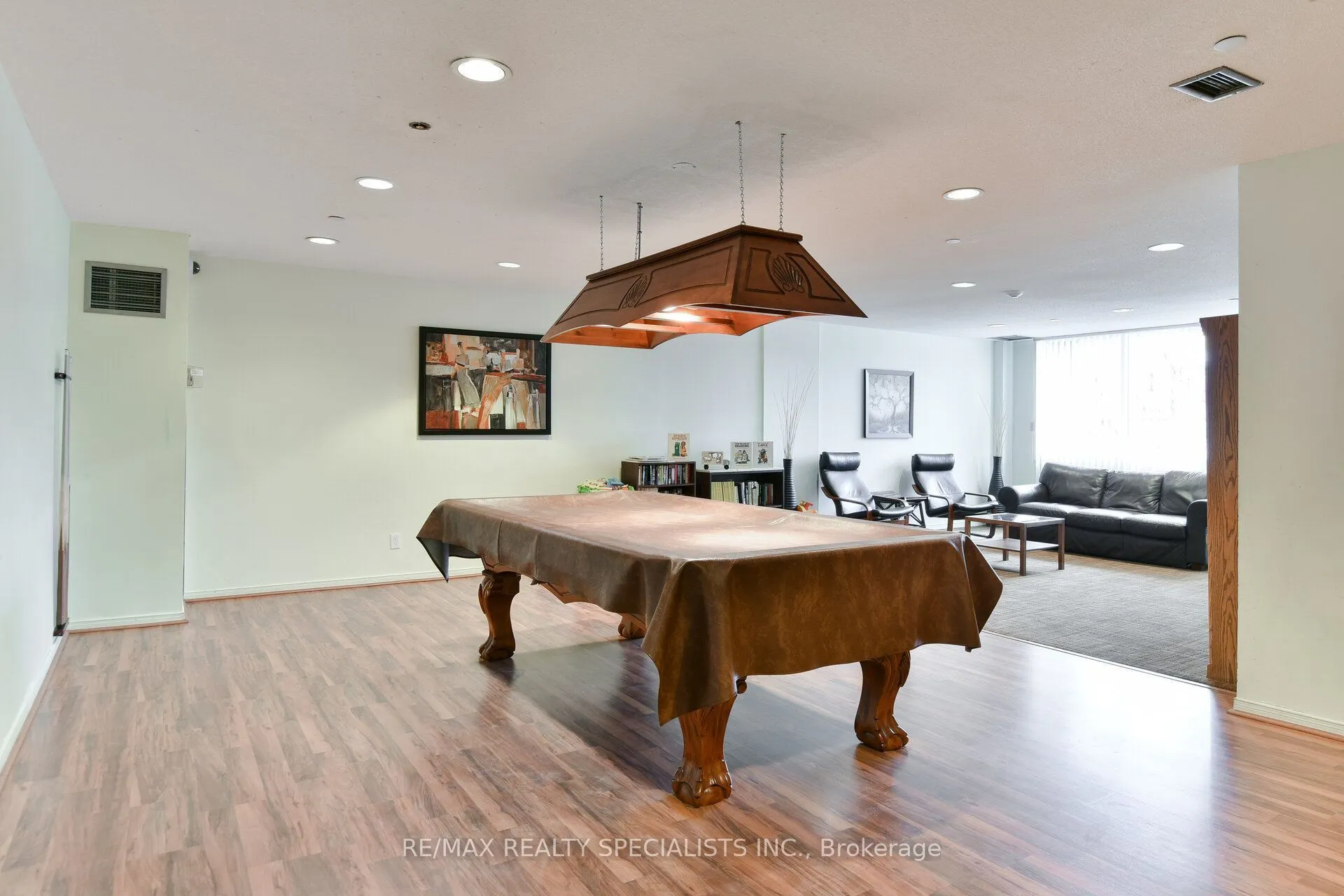 145 Hillcrest Avenue #813