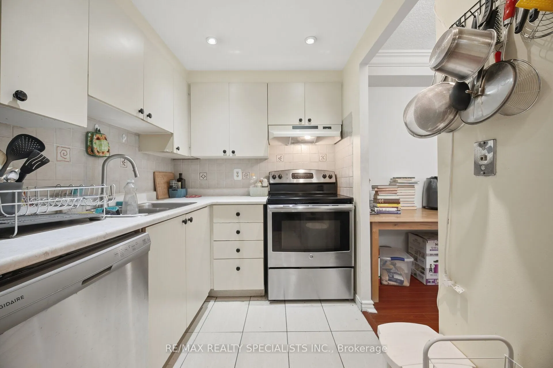 145 Hillcrest Avenue #813