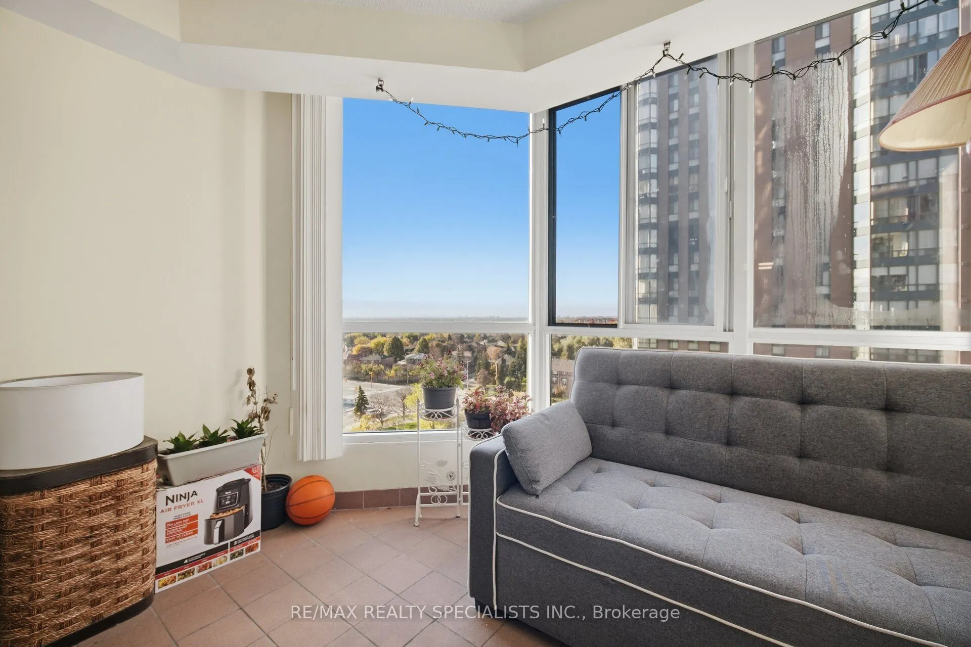 145 Hillcrest Avenue #813