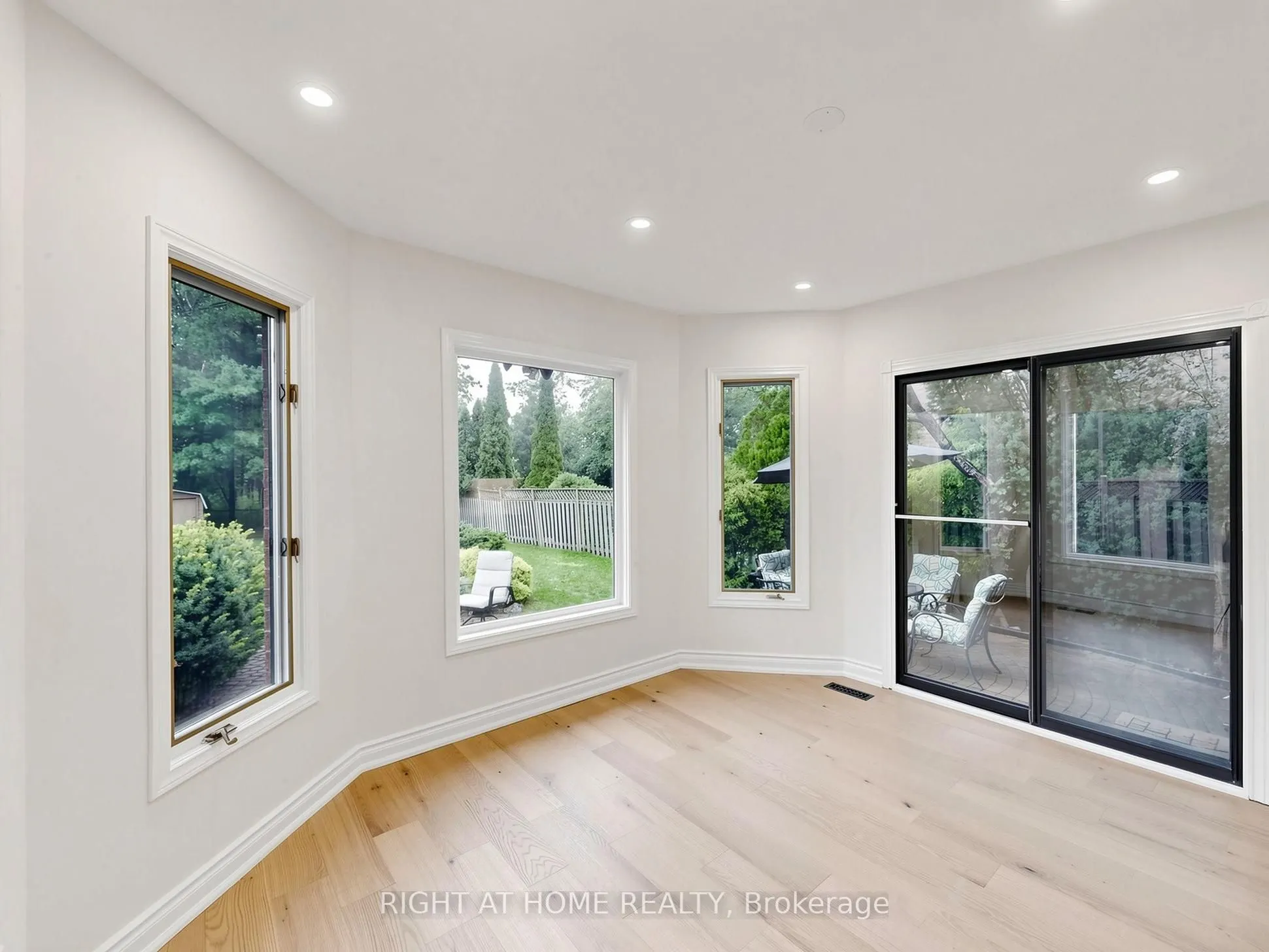 2920 Kingsway Drive