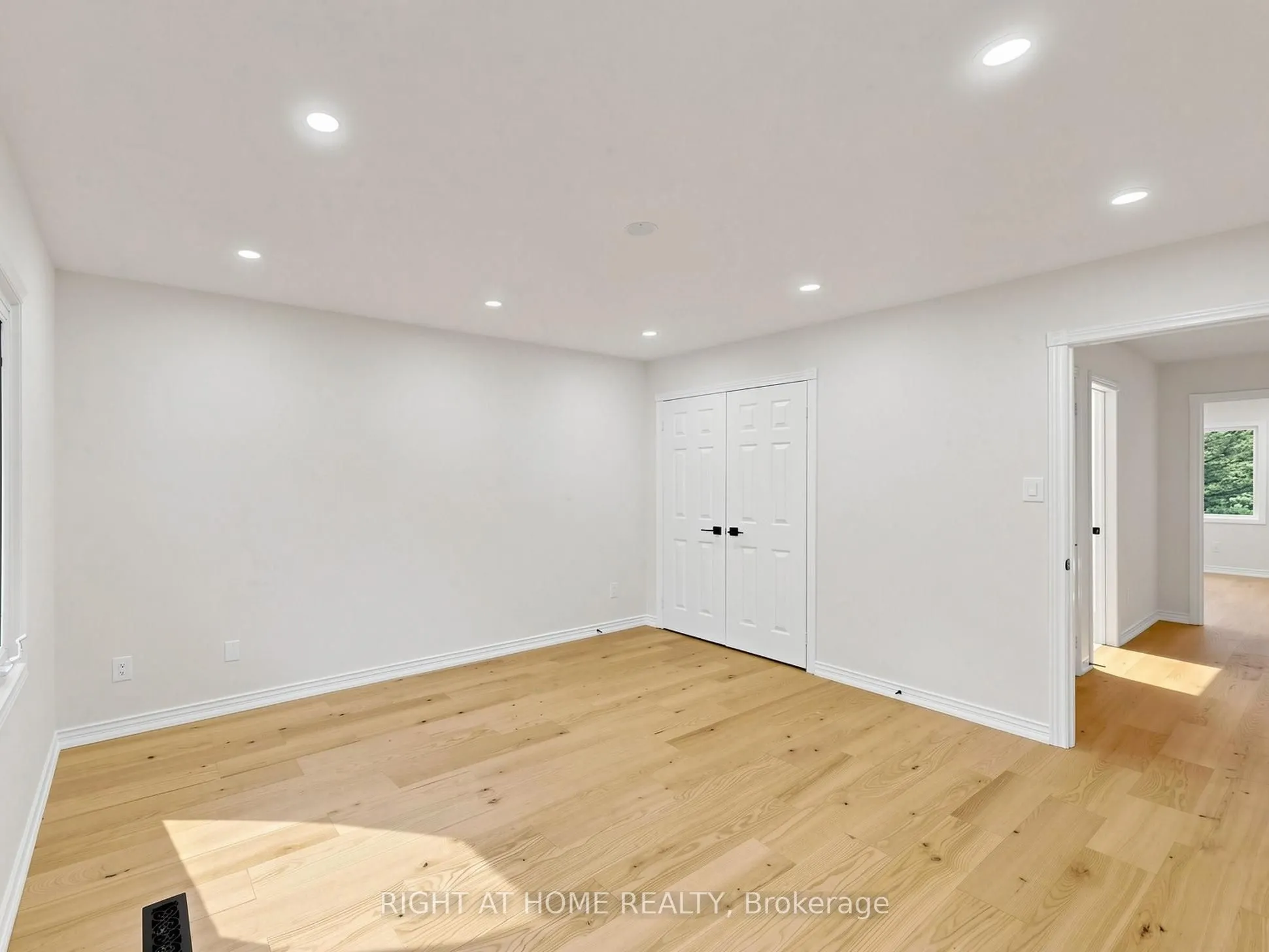 2920 Kingsway Drive