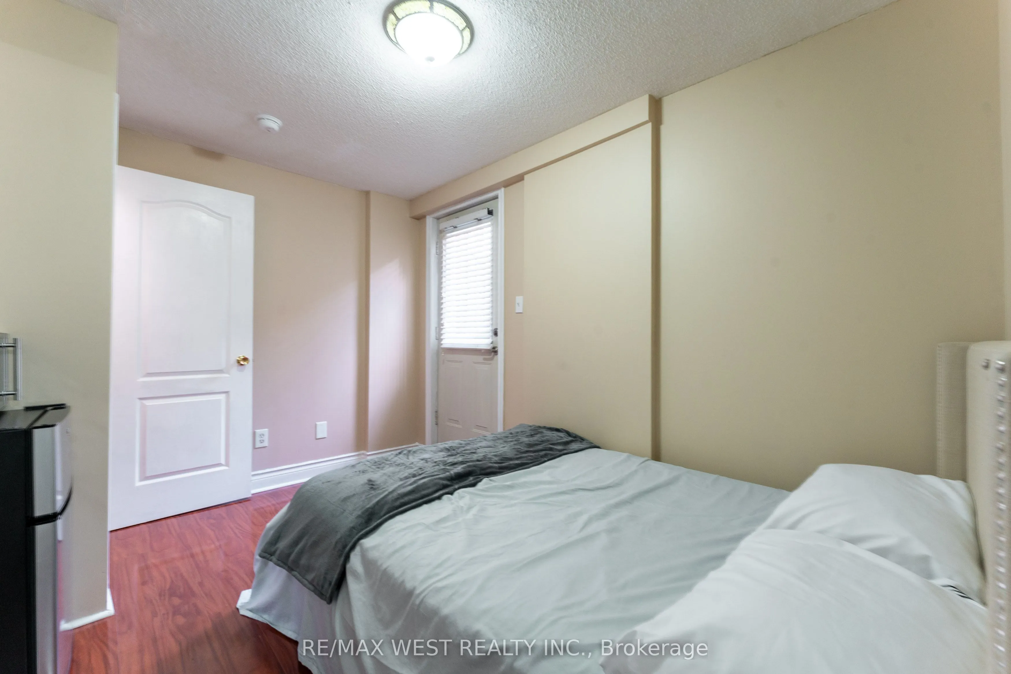 3073 Cook Street #27