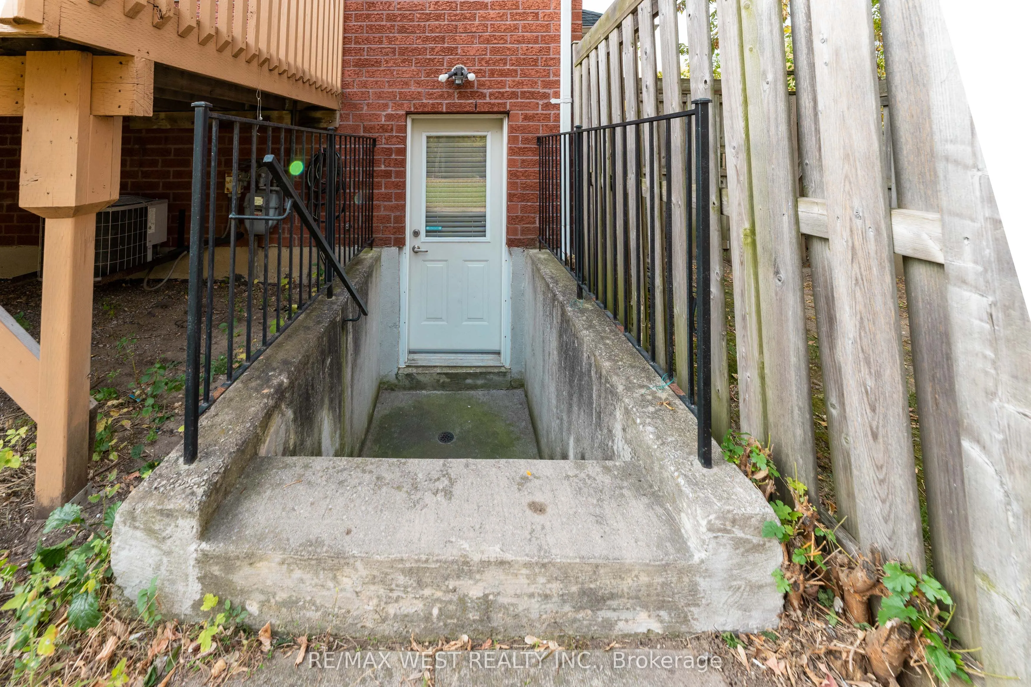 3073 Cook Street #27