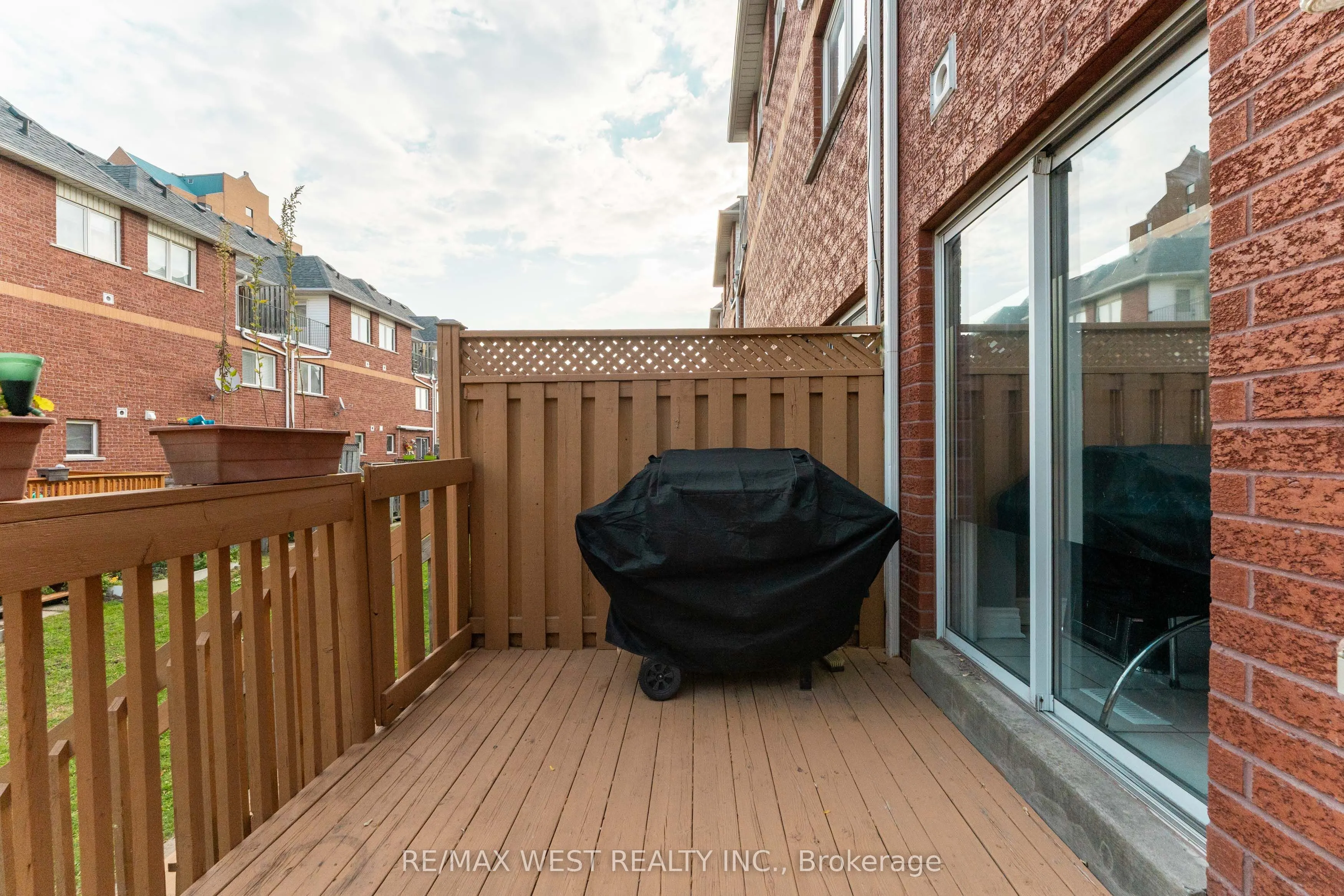 3073 Cook Street #27