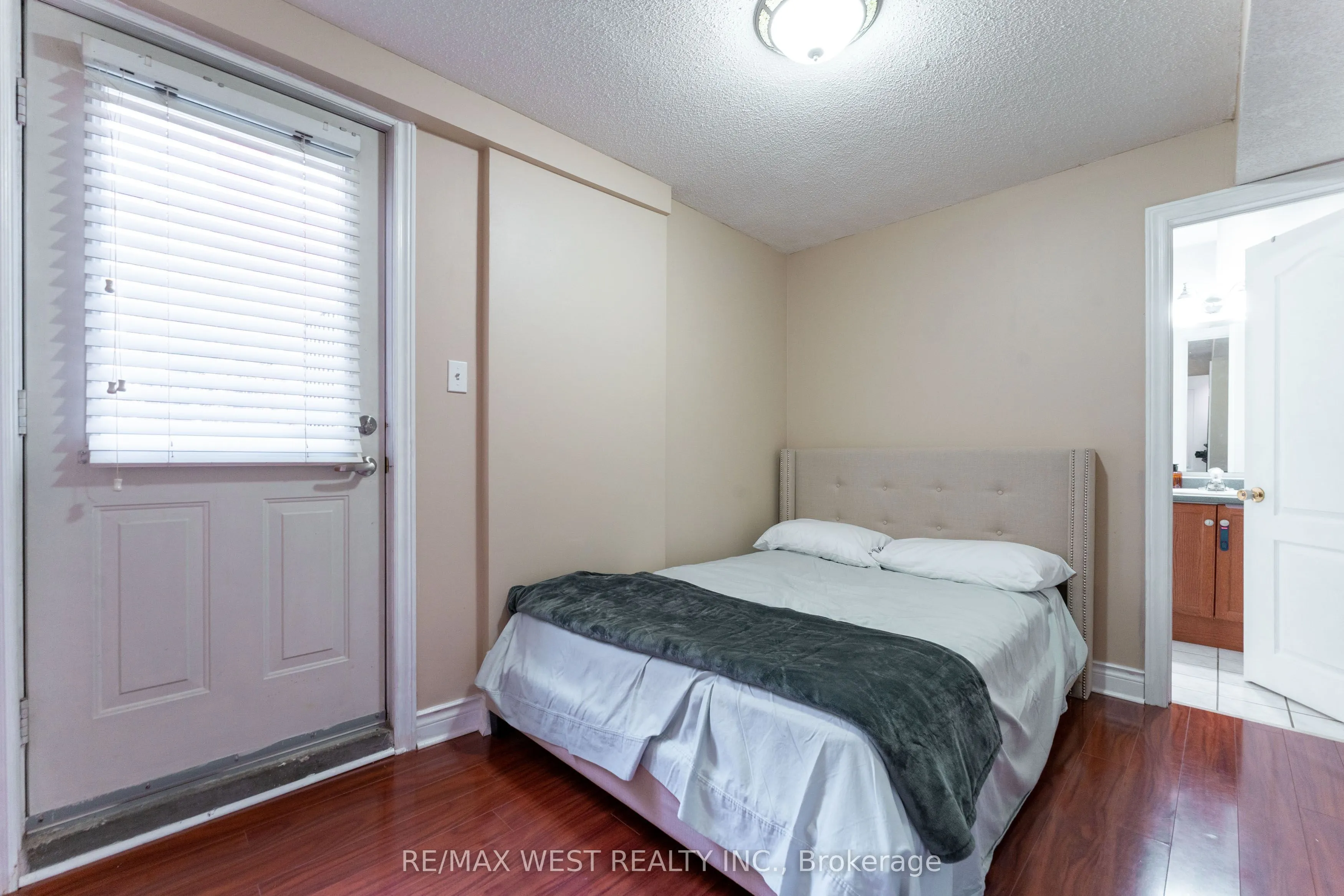3073 Cook Street #27