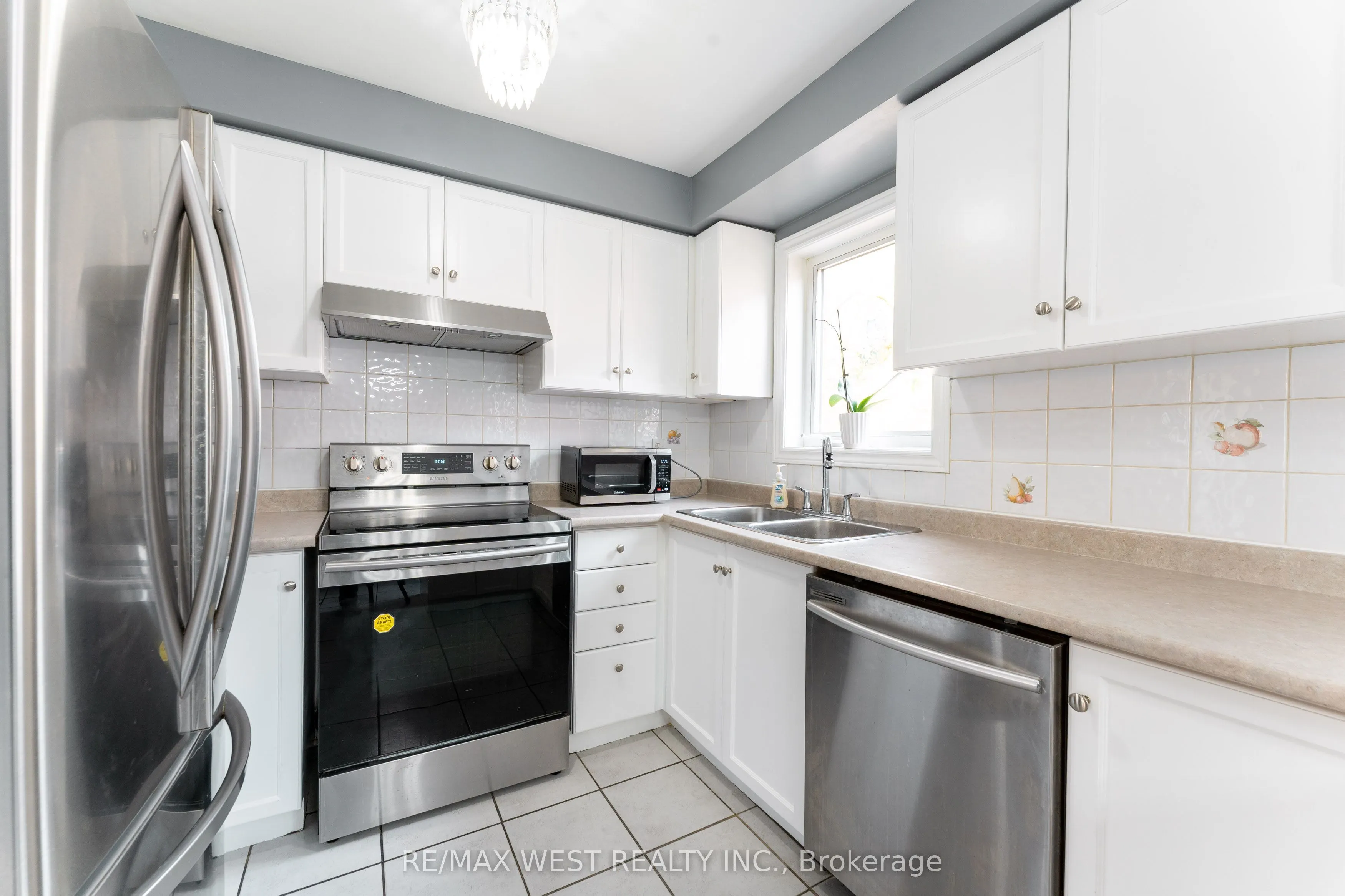 3073 Cook Street #27