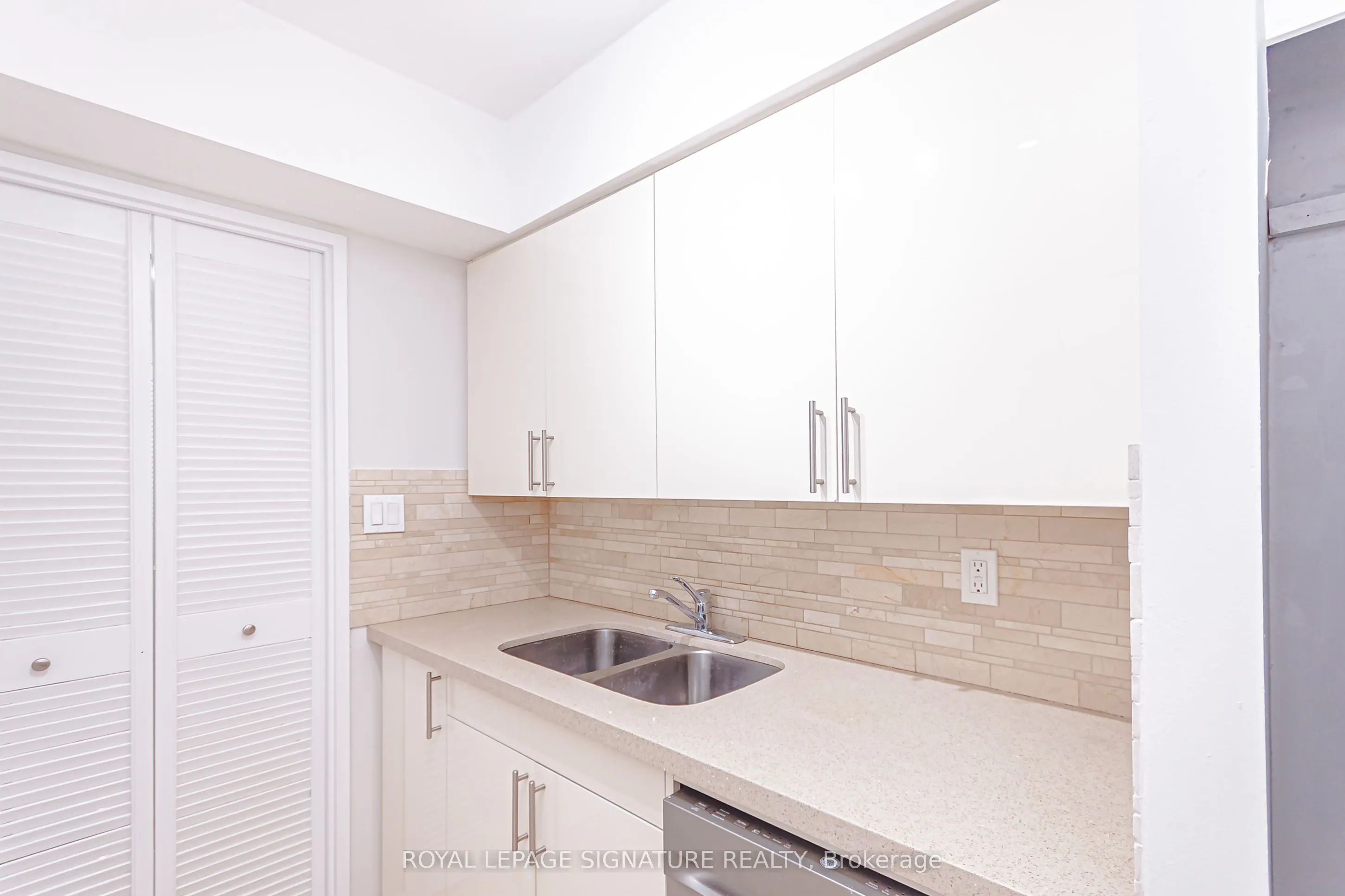 50 Quebec Avenue #2205