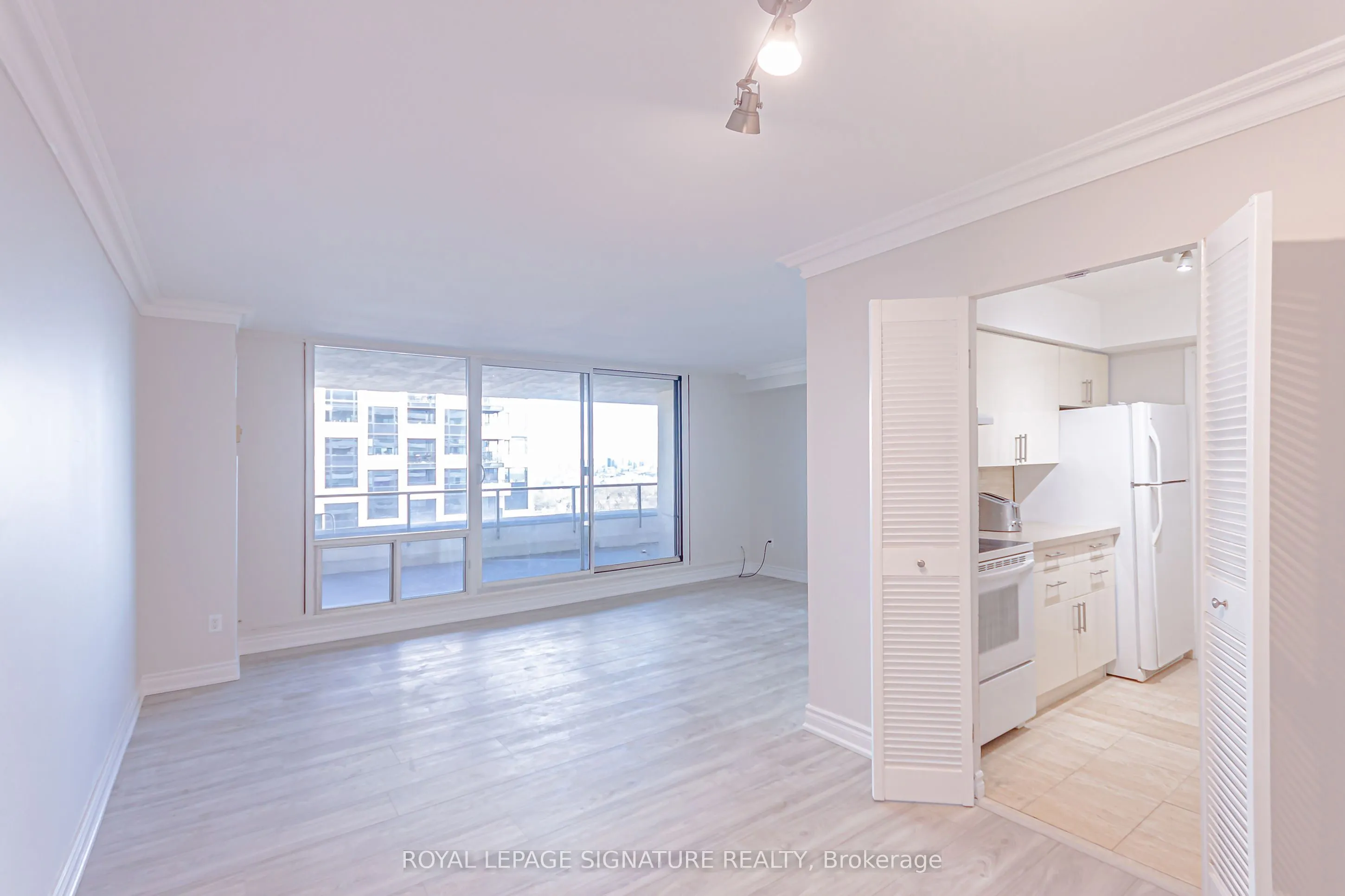 50 Quebec Avenue #2205