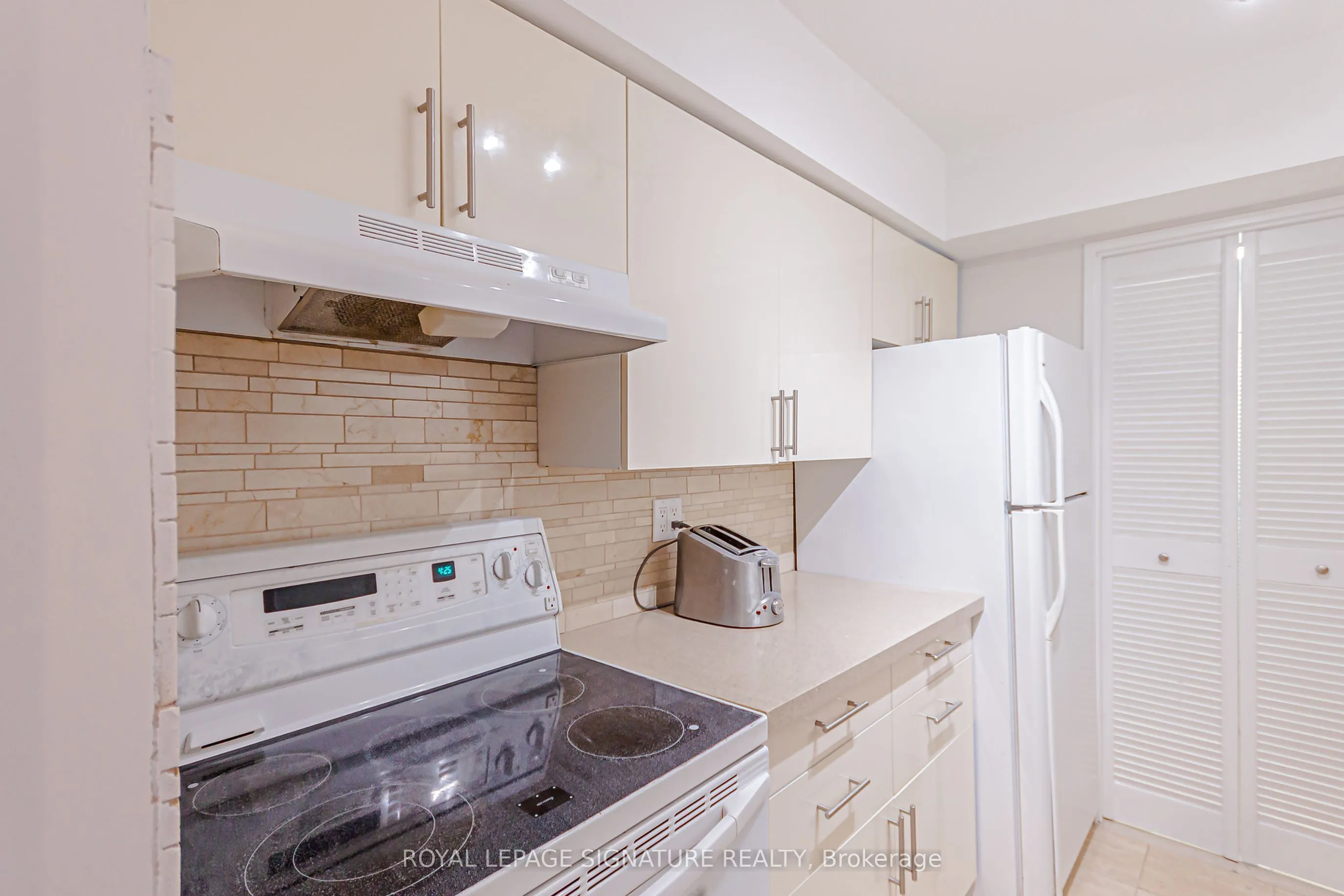 50 Quebec Avenue #2205