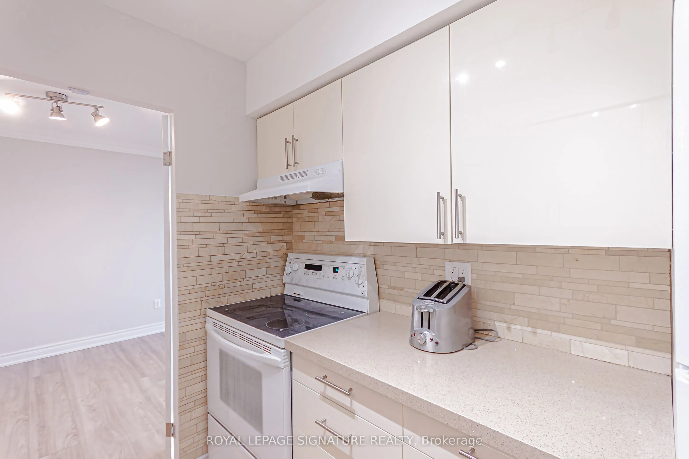50 Quebec Avenue #2205