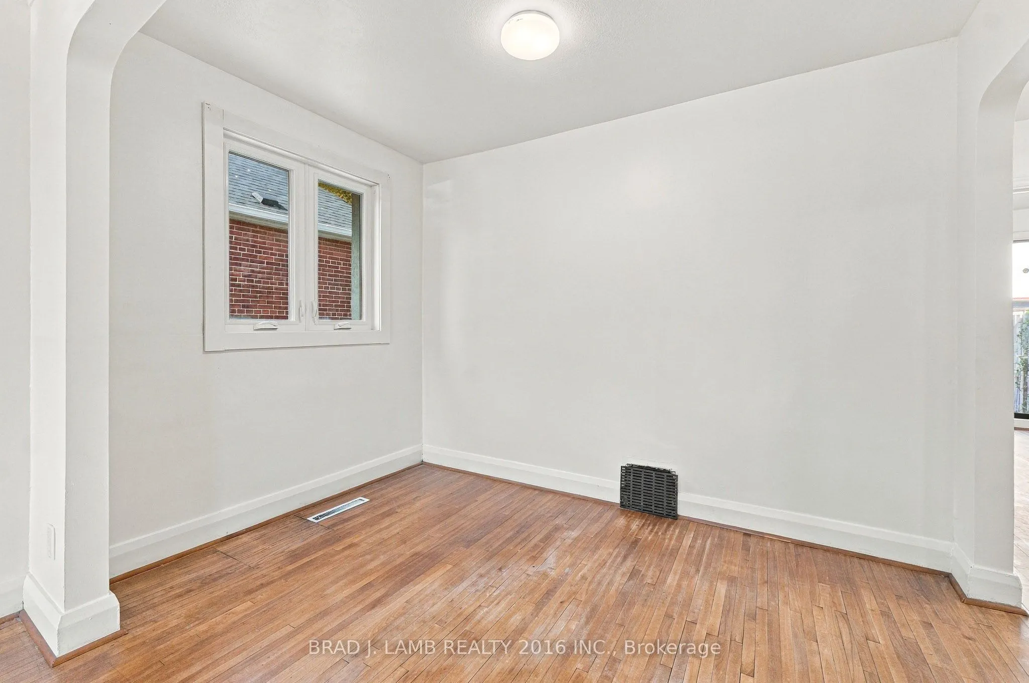 256 The Queensway