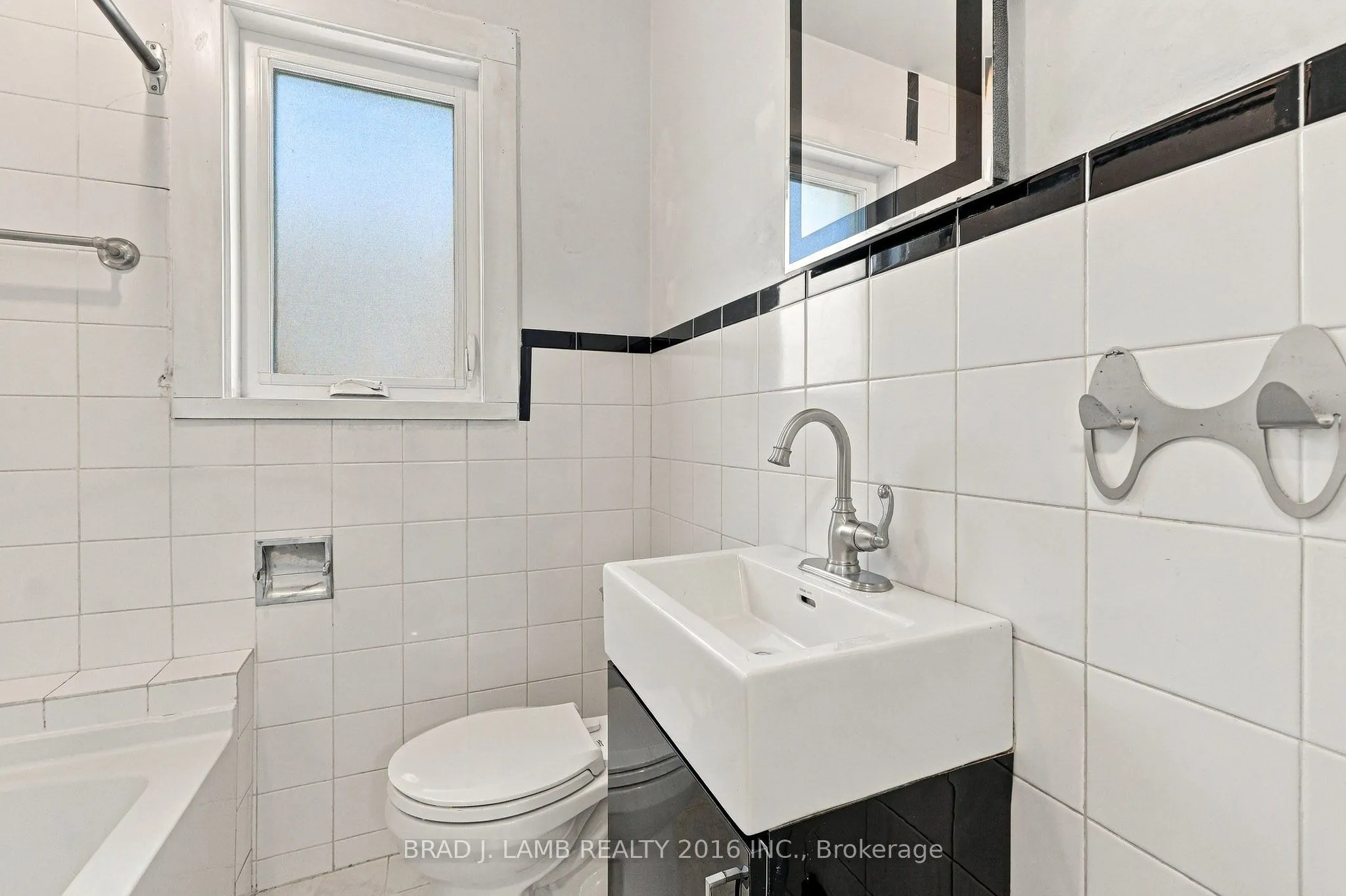 256 The Queensway