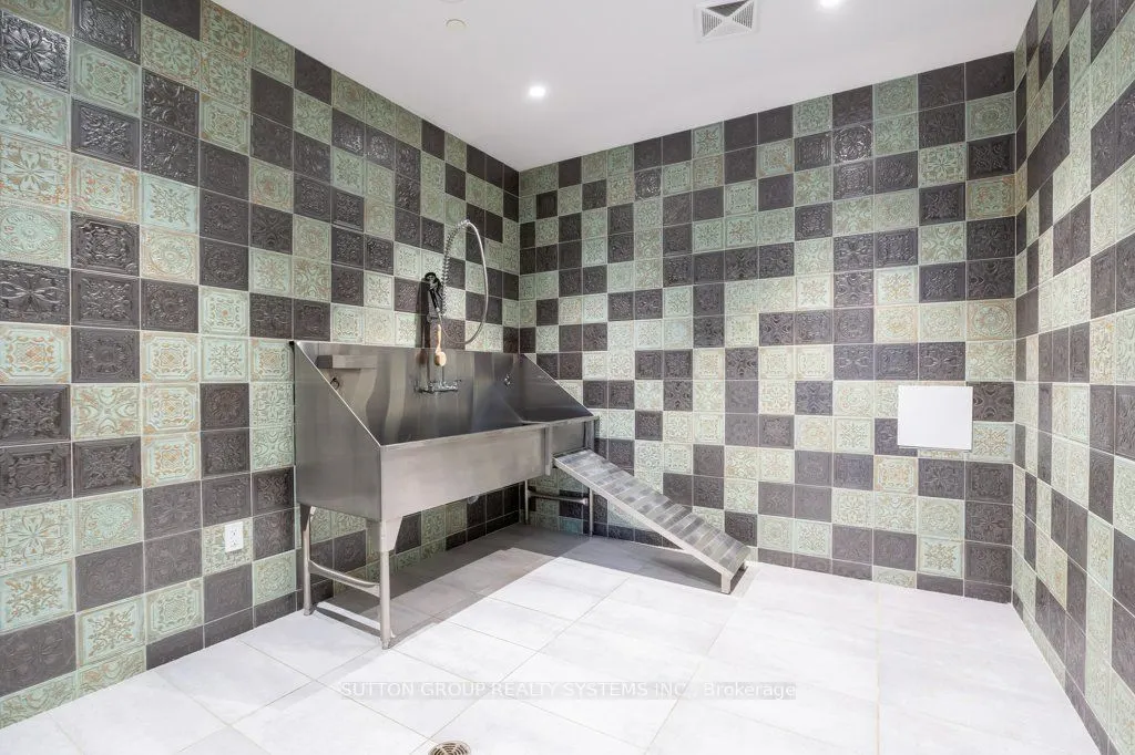293 The Kingsway #207