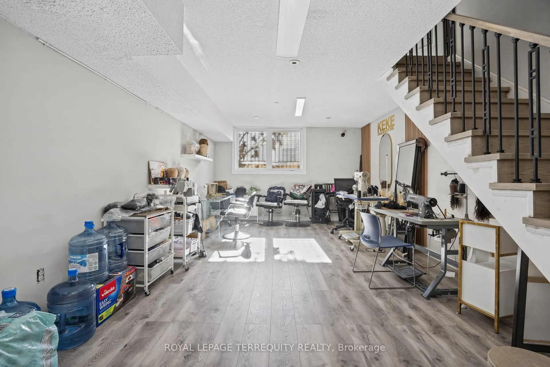 958 The Queensway