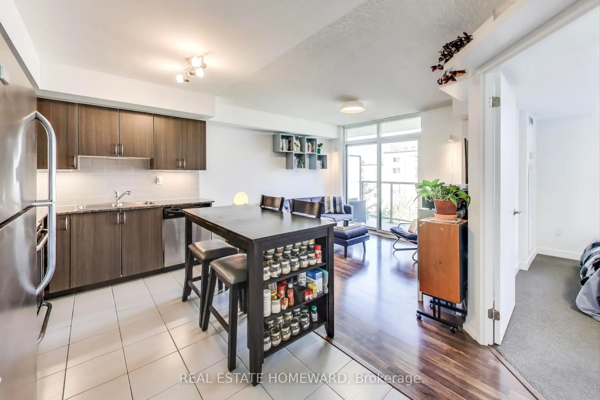 816 Lansdowne Avenue #406