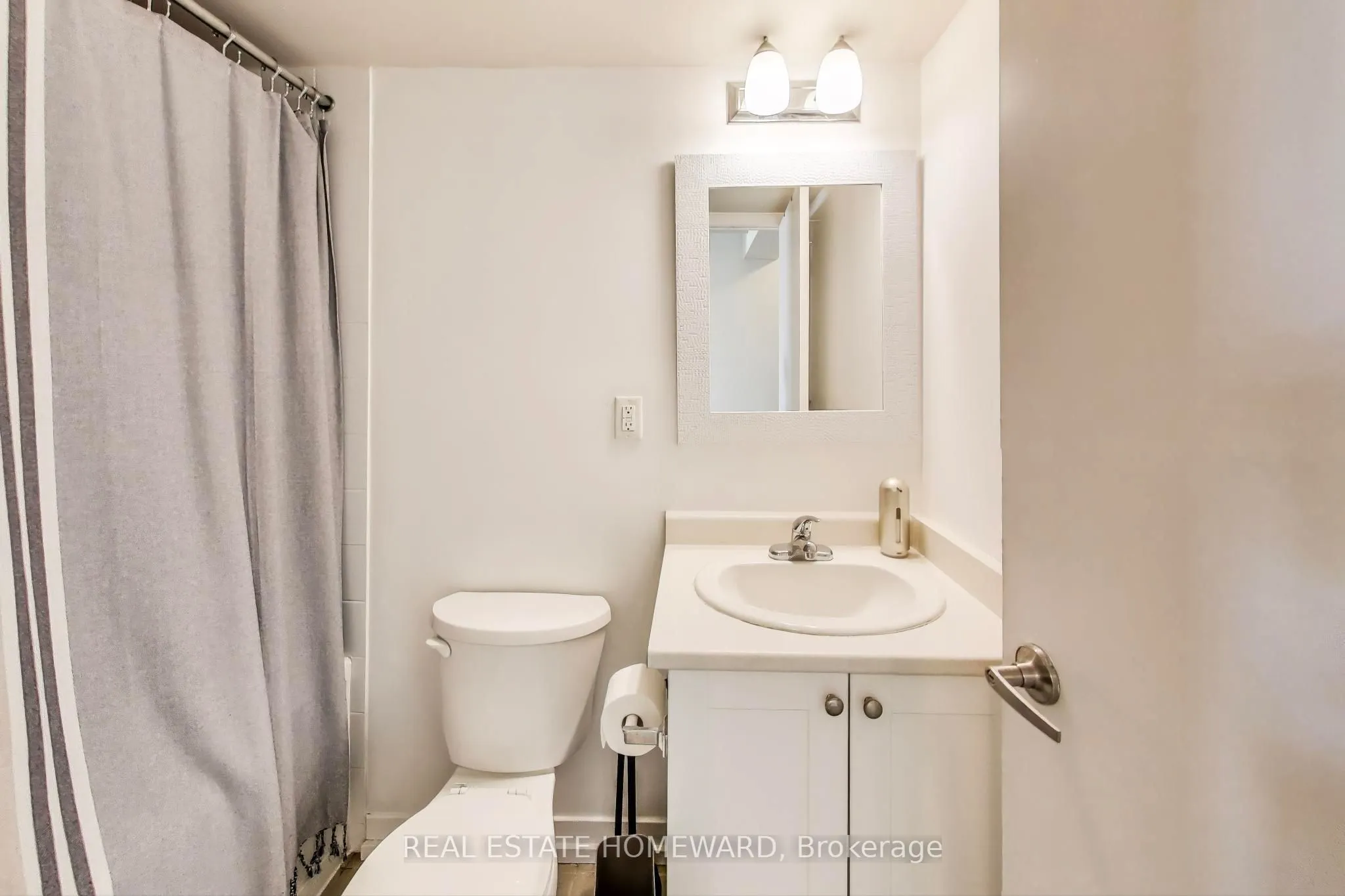 816 Lansdowne Avenue #406