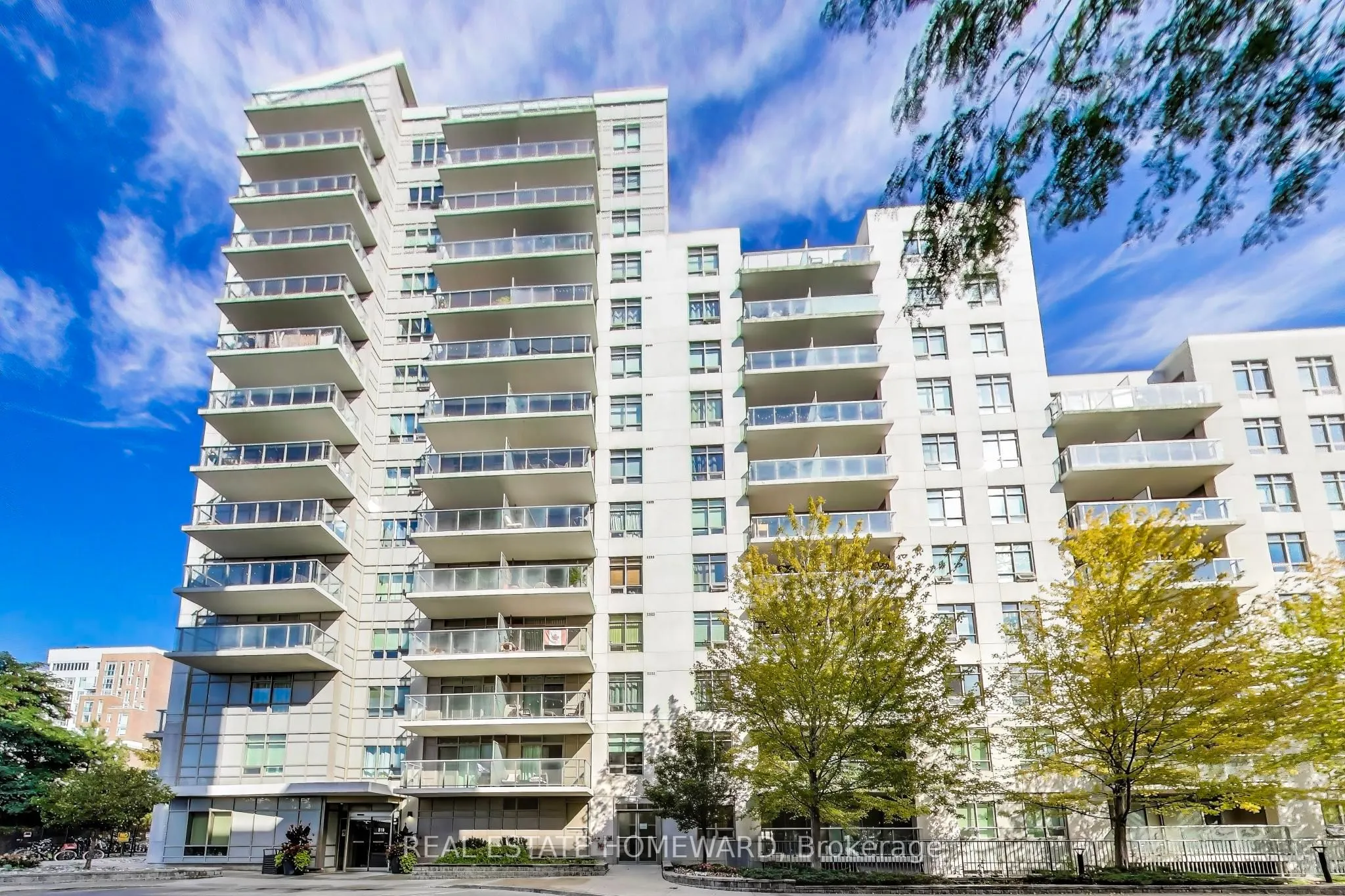 816 Lansdowne Avenue #406