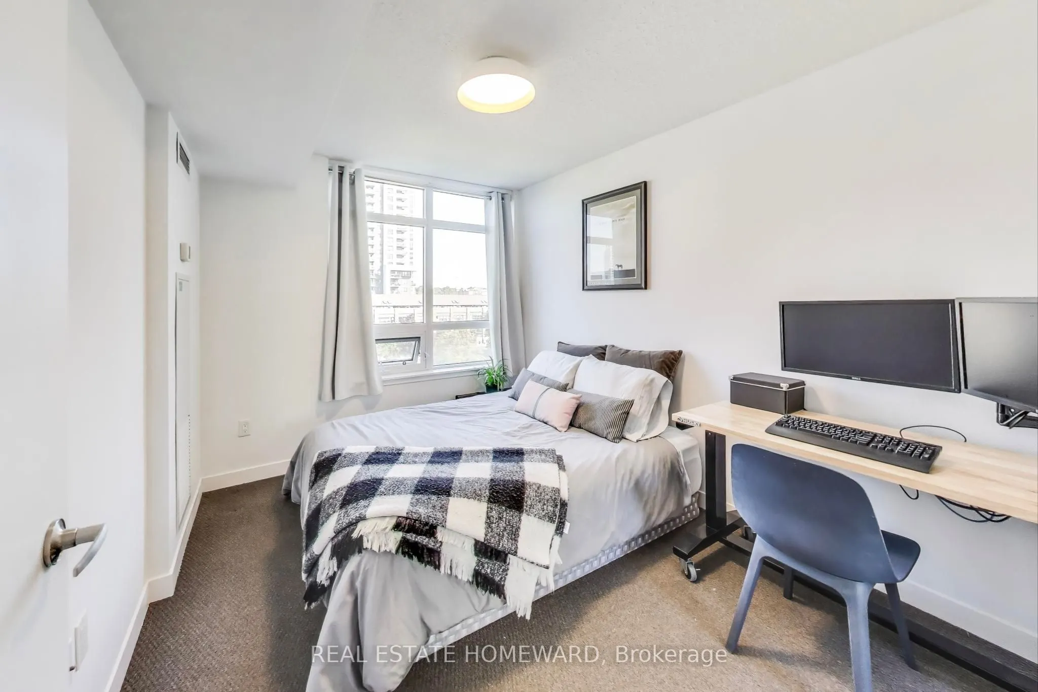 816 Lansdowne Avenue #406