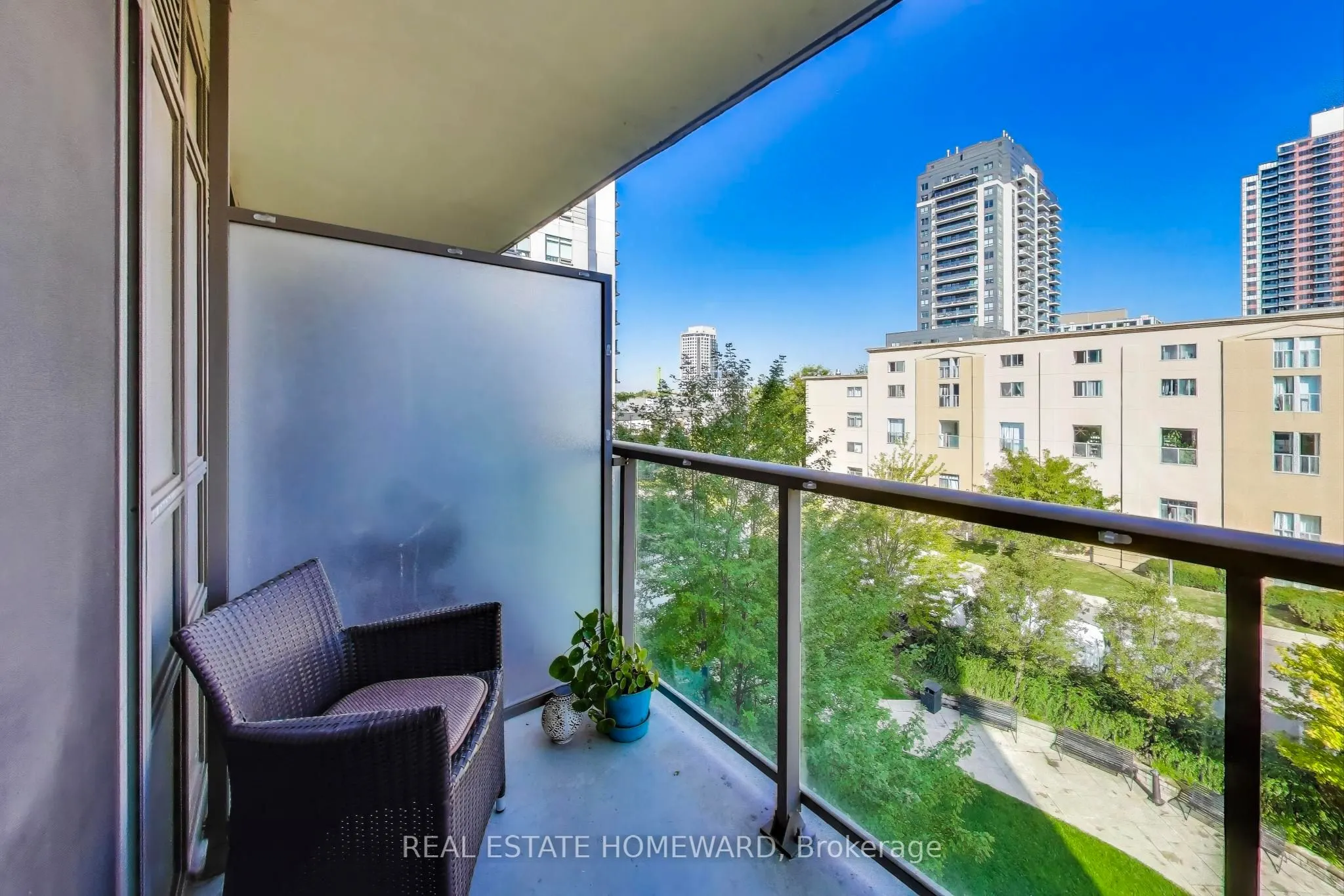 816 Lansdowne Avenue #406