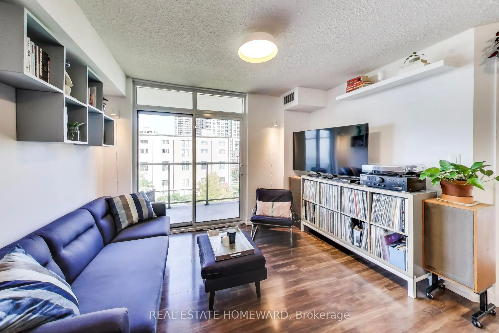 816 Lansdowne Avenue #406