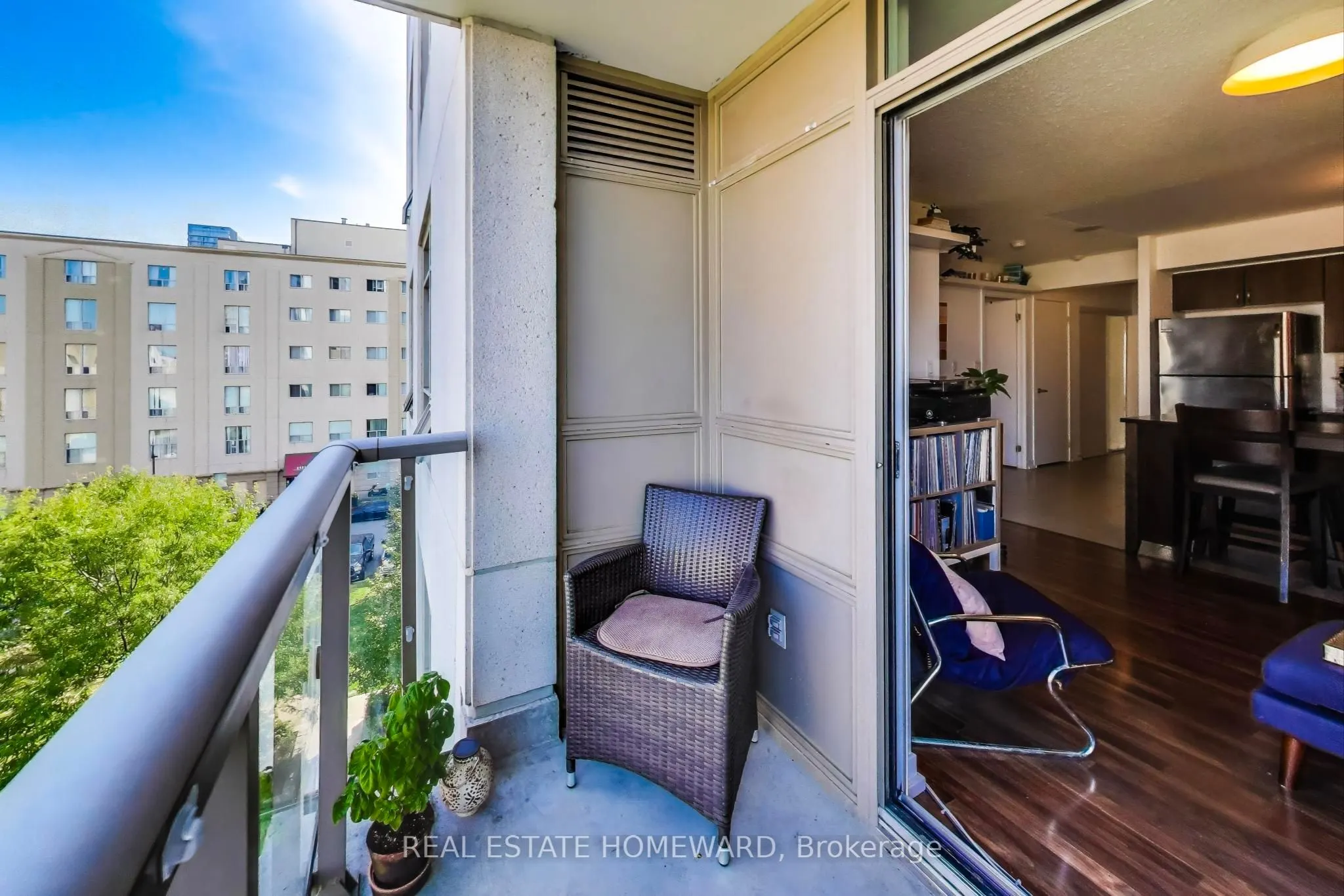 816 Lansdowne Avenue #406