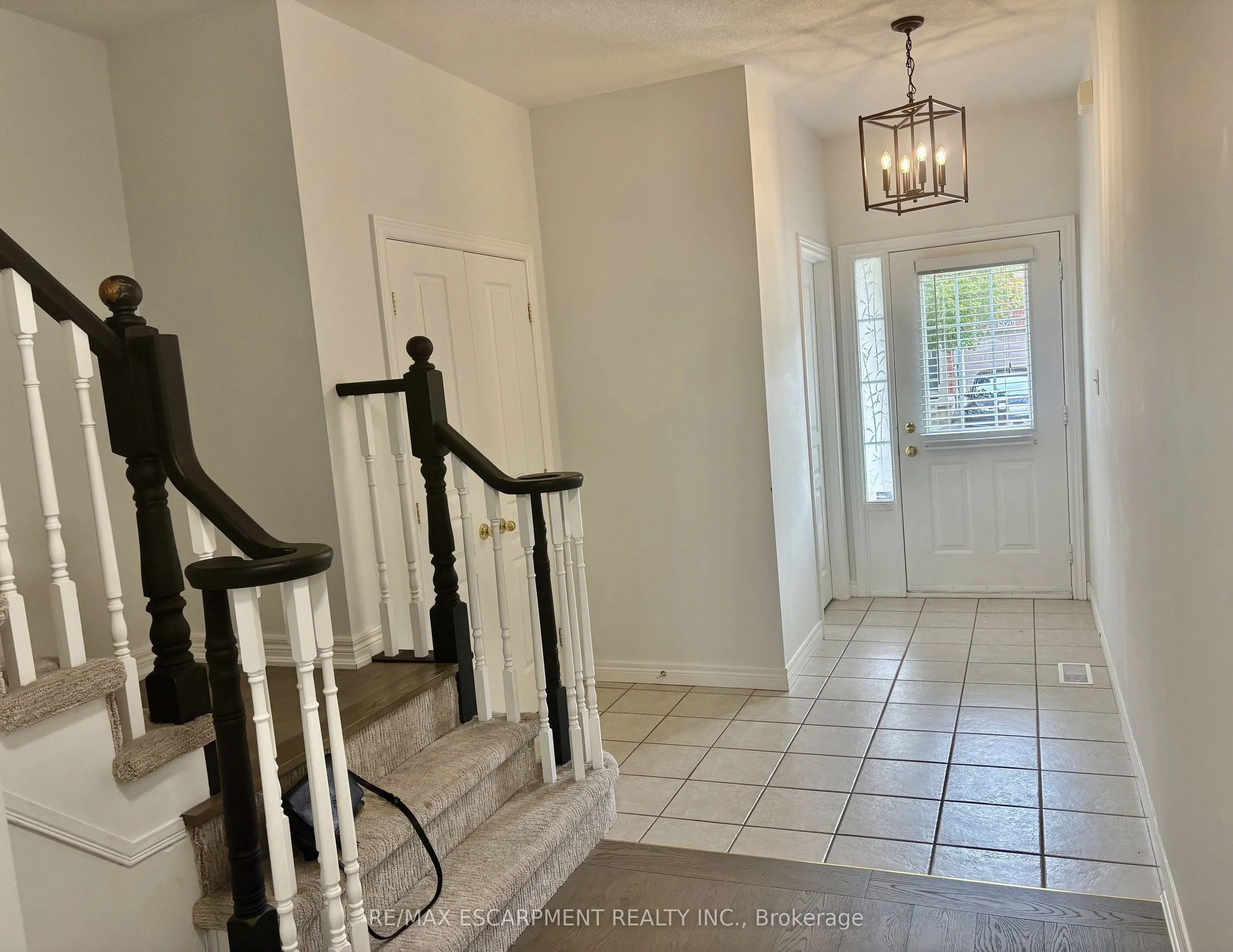 5325 APPLEGARTH Drive