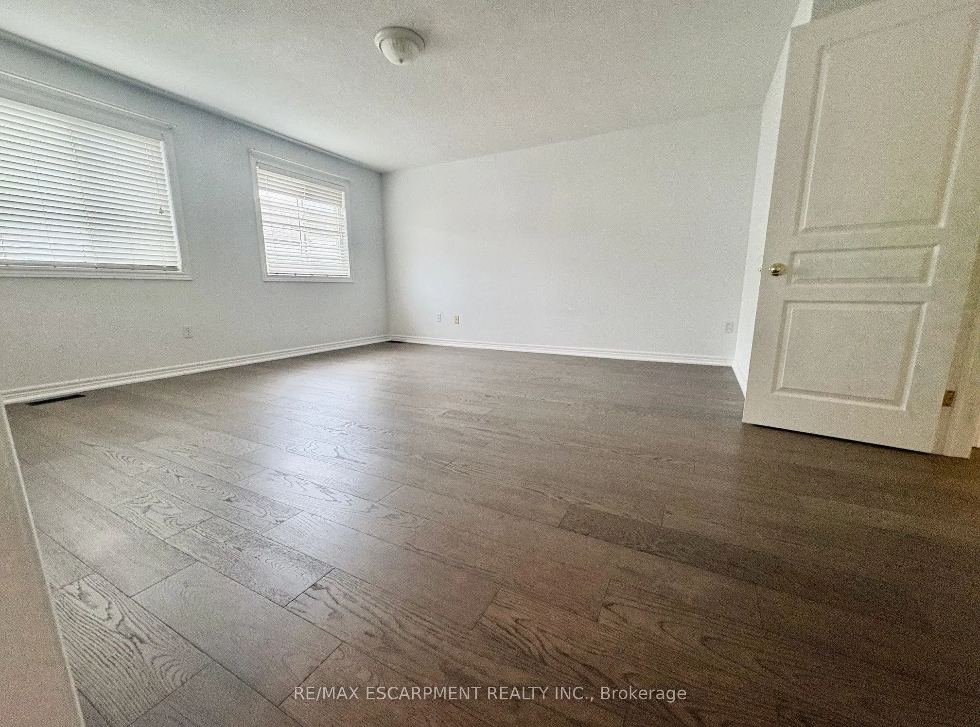 5325 APPLEGARTH Drive