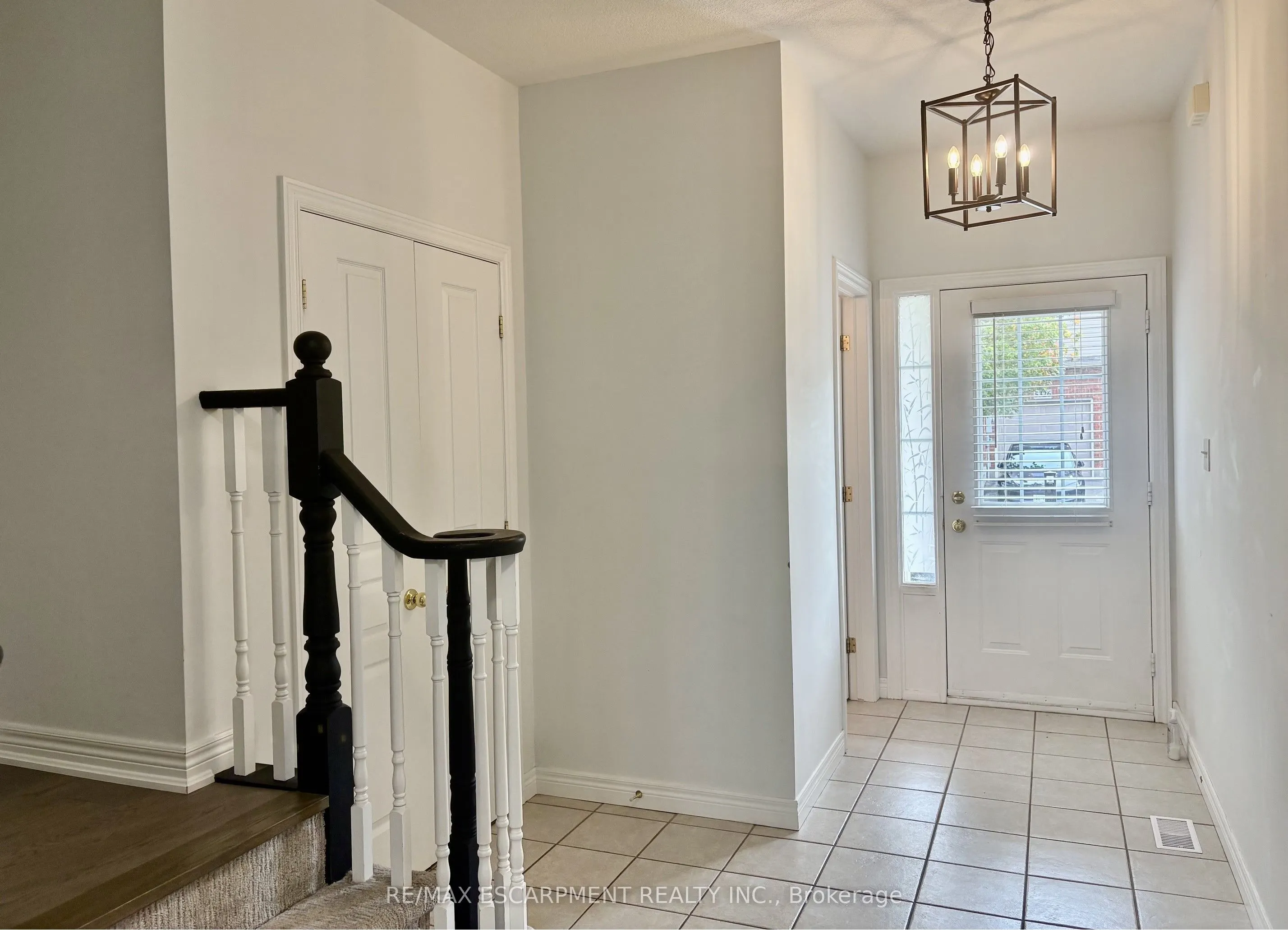 5325 APPLEGARTH Drive