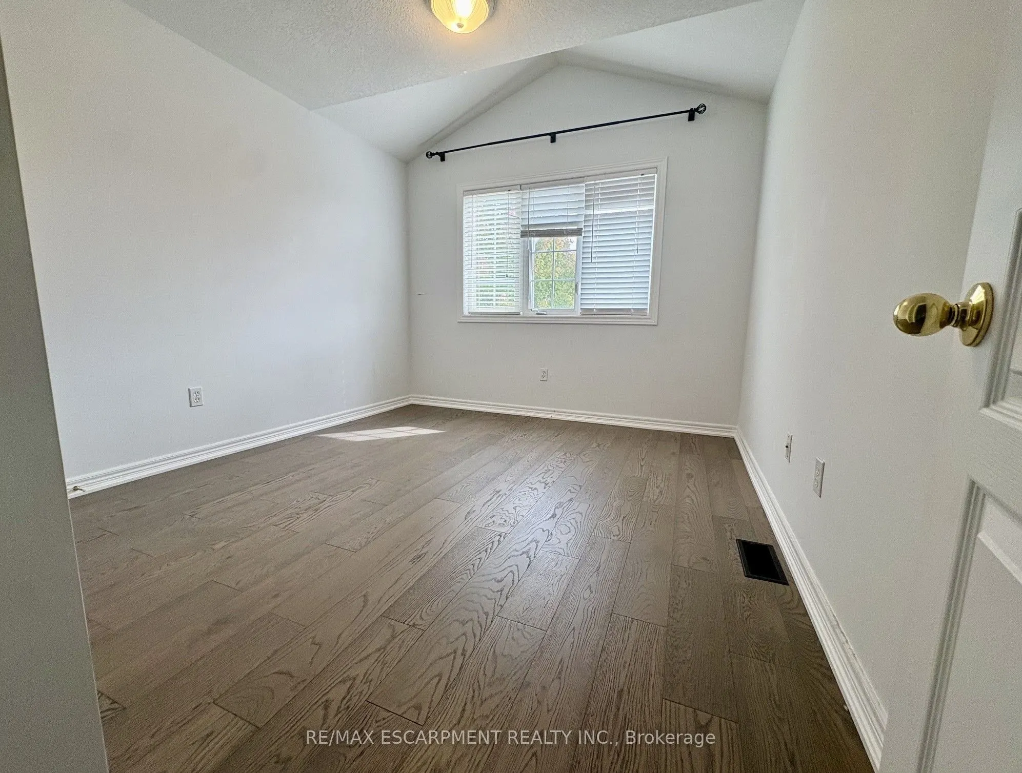 5325 APPLEGARTH Drive