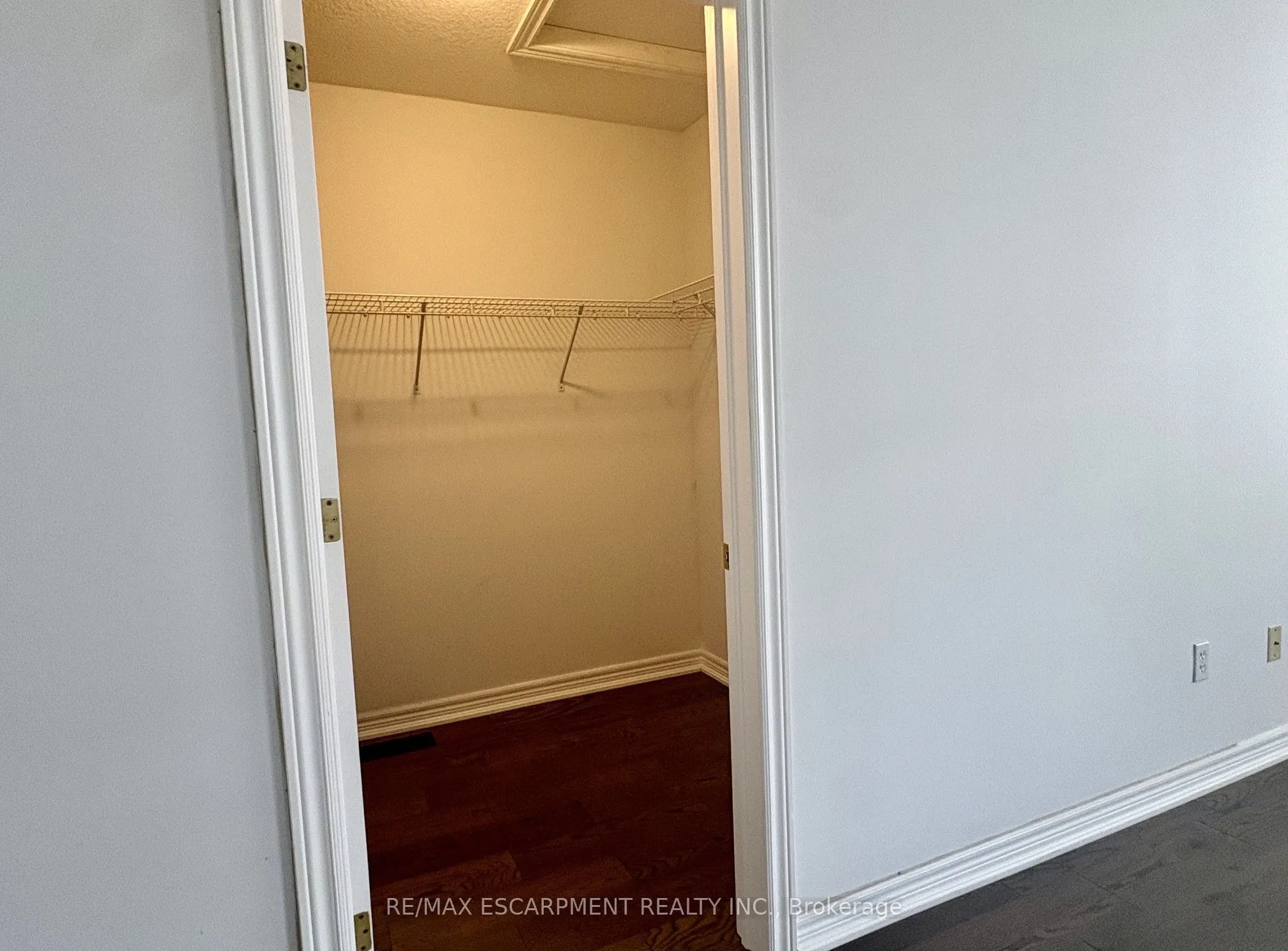 5325 APPLEGARTH Drive