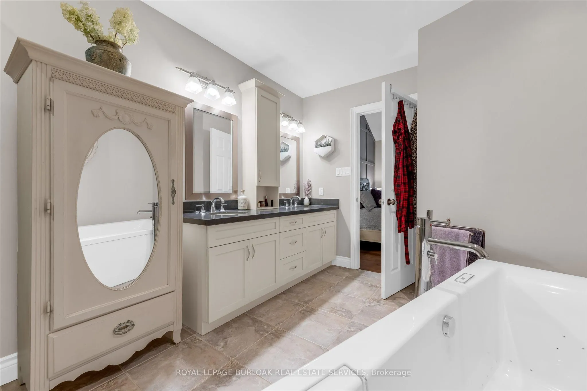 2110 New Street #6