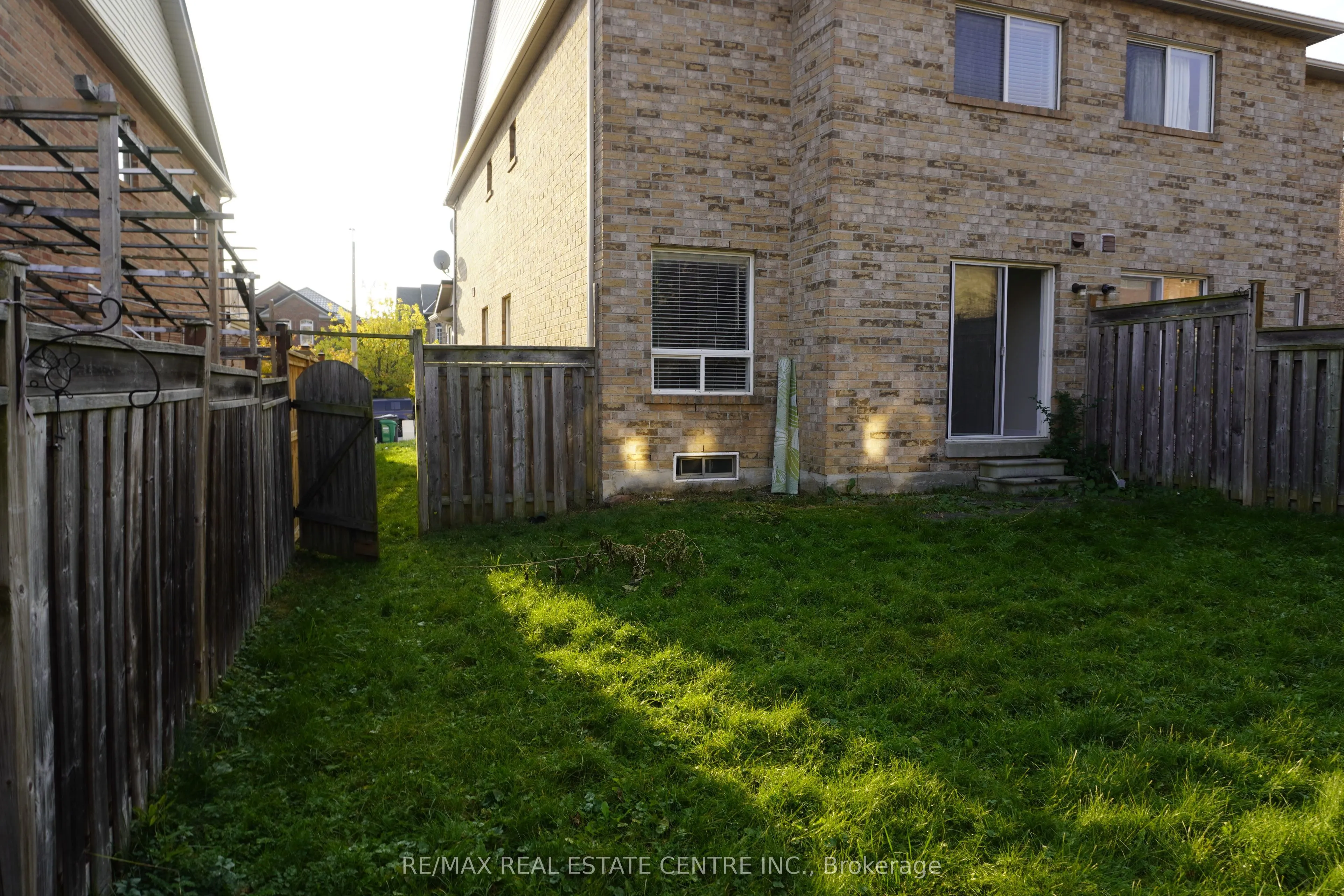 858 Bethany Crescent
