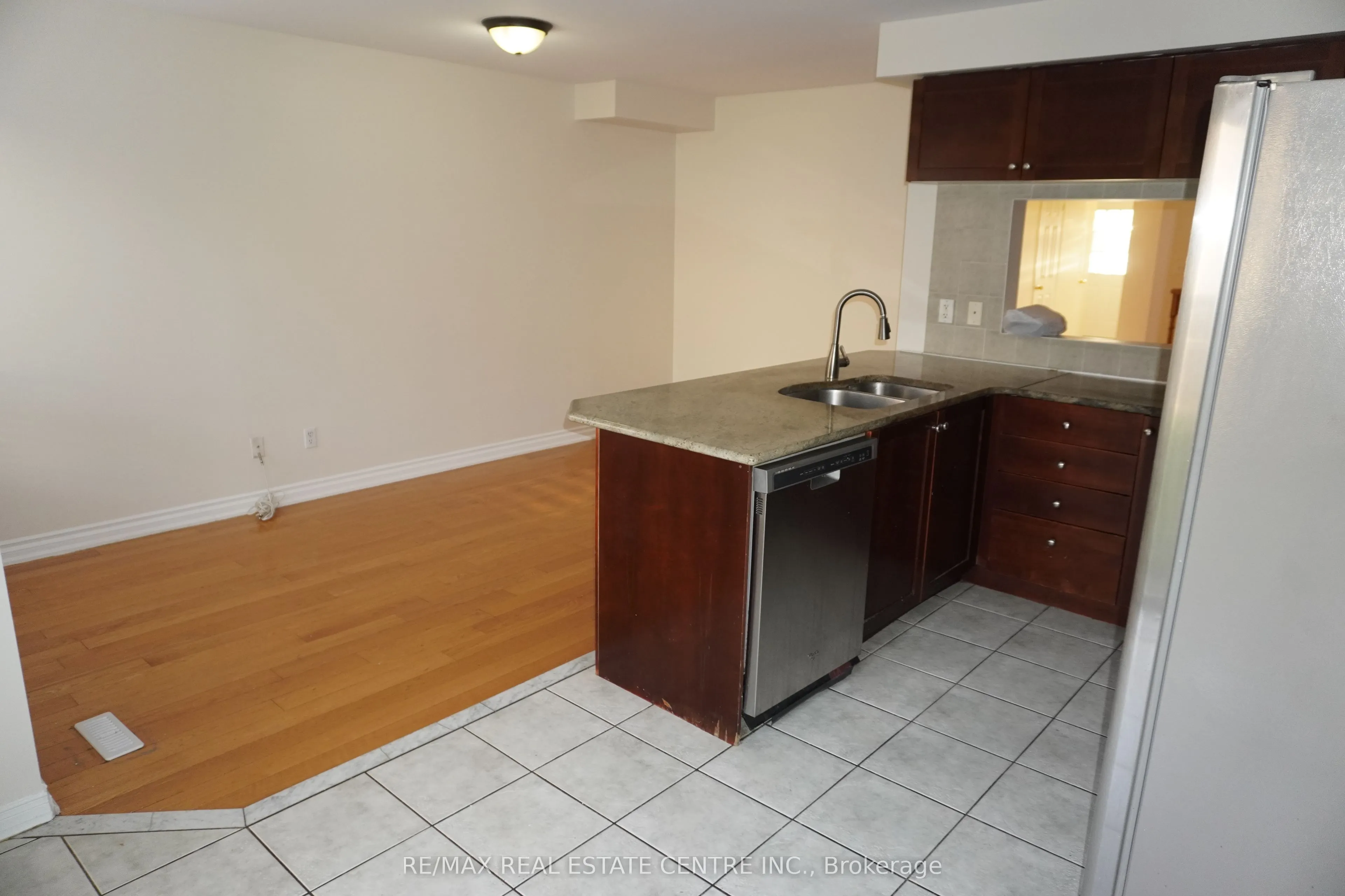 858 Bethany Crescent